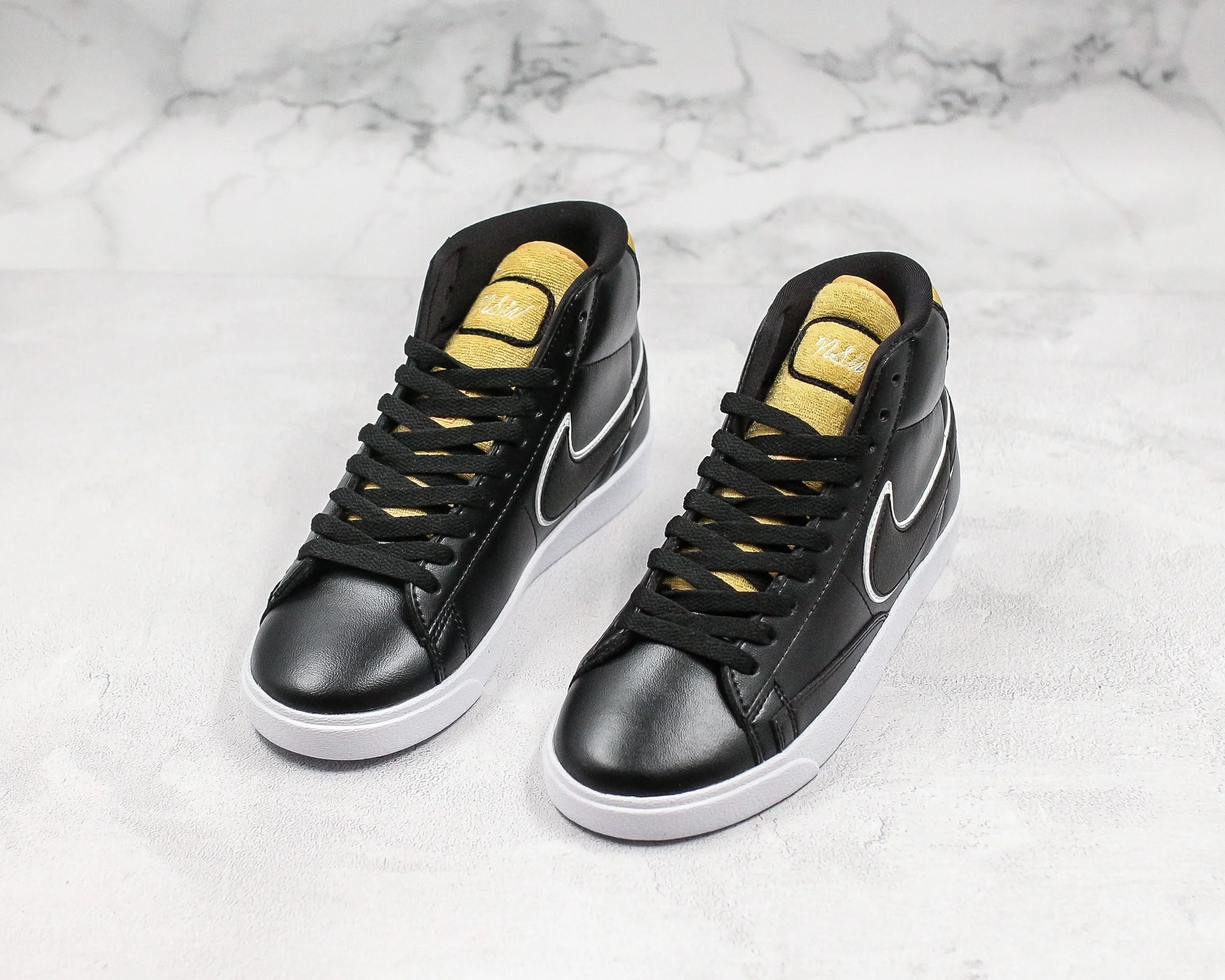 Nike Sneaker Réplica  BLAZER MID