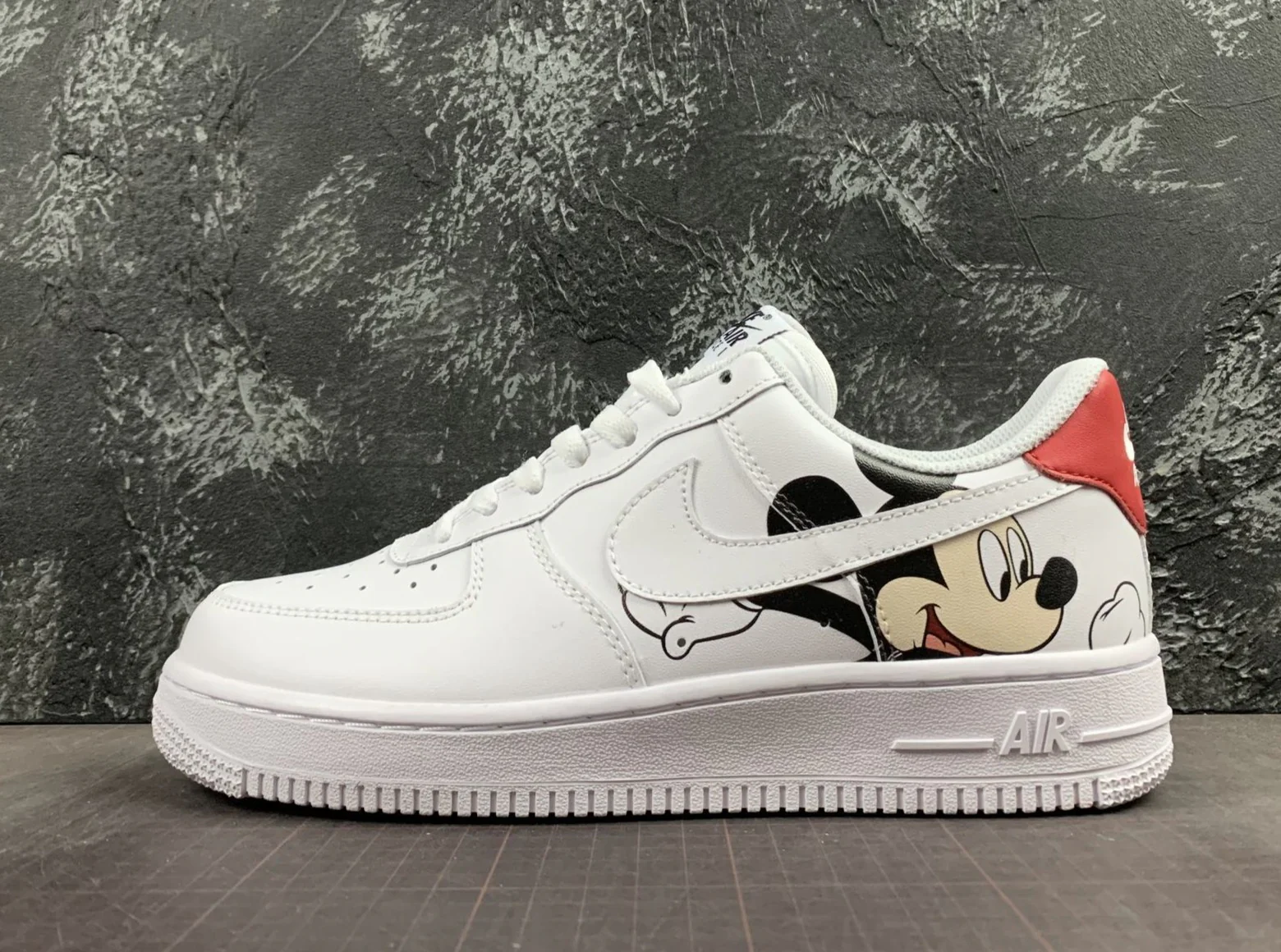 Réplica AIR FORCE 1 M MOUSE Nike Sneaker