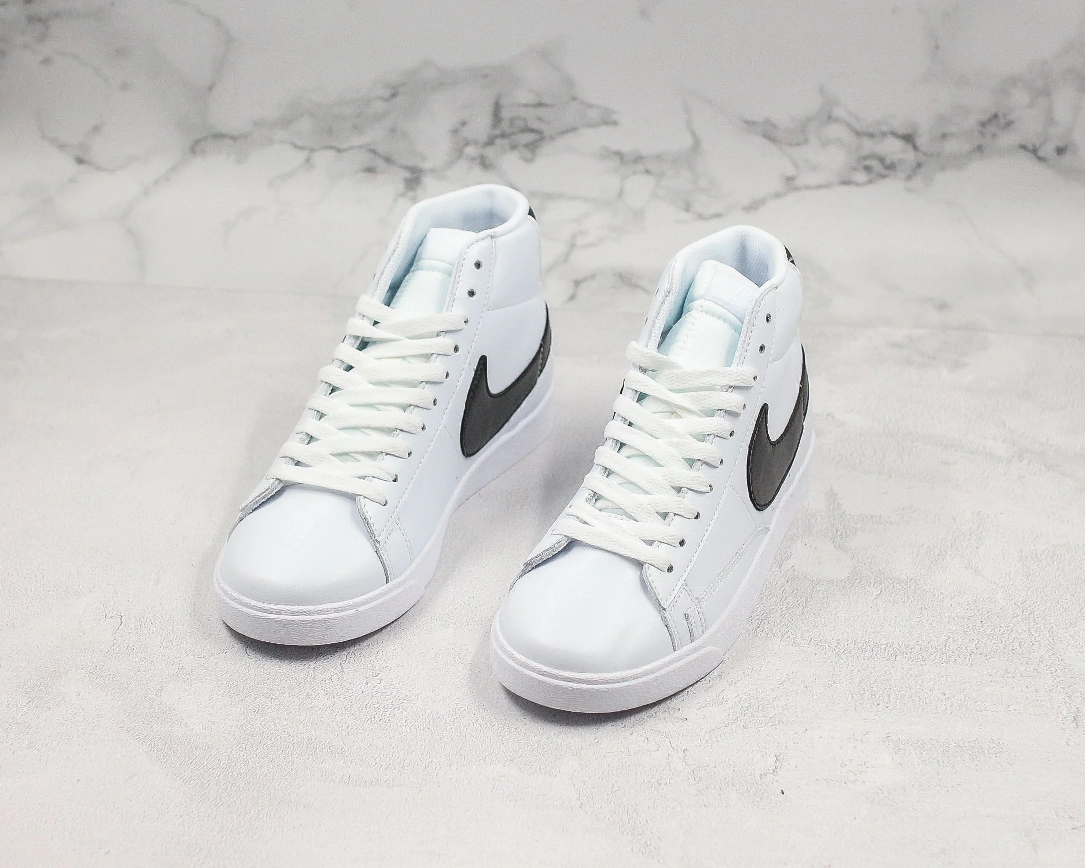 Nike Sneaker Réplica  BLAZER MID