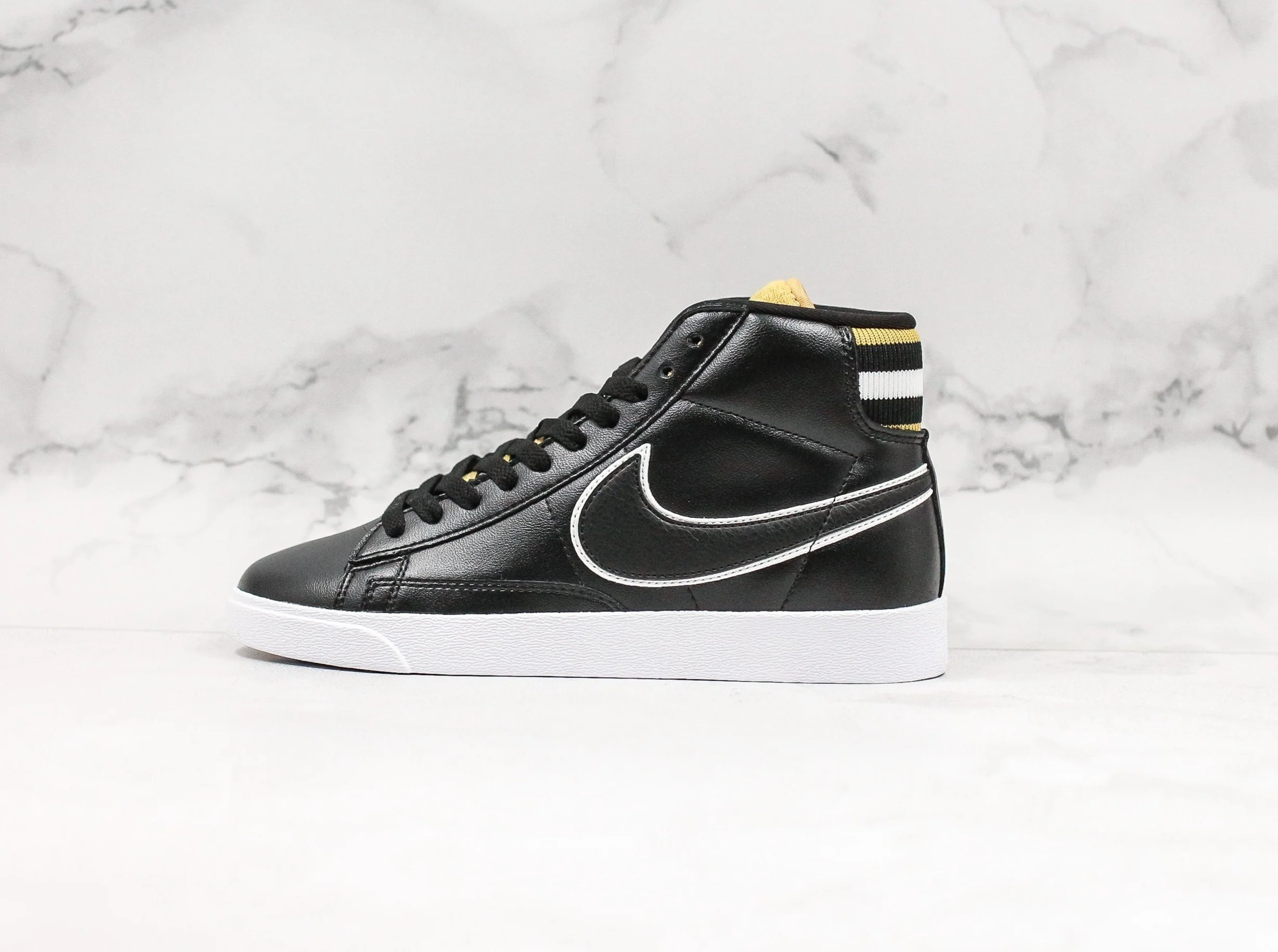 Nike Sneaker Réplica  BLAZER MID