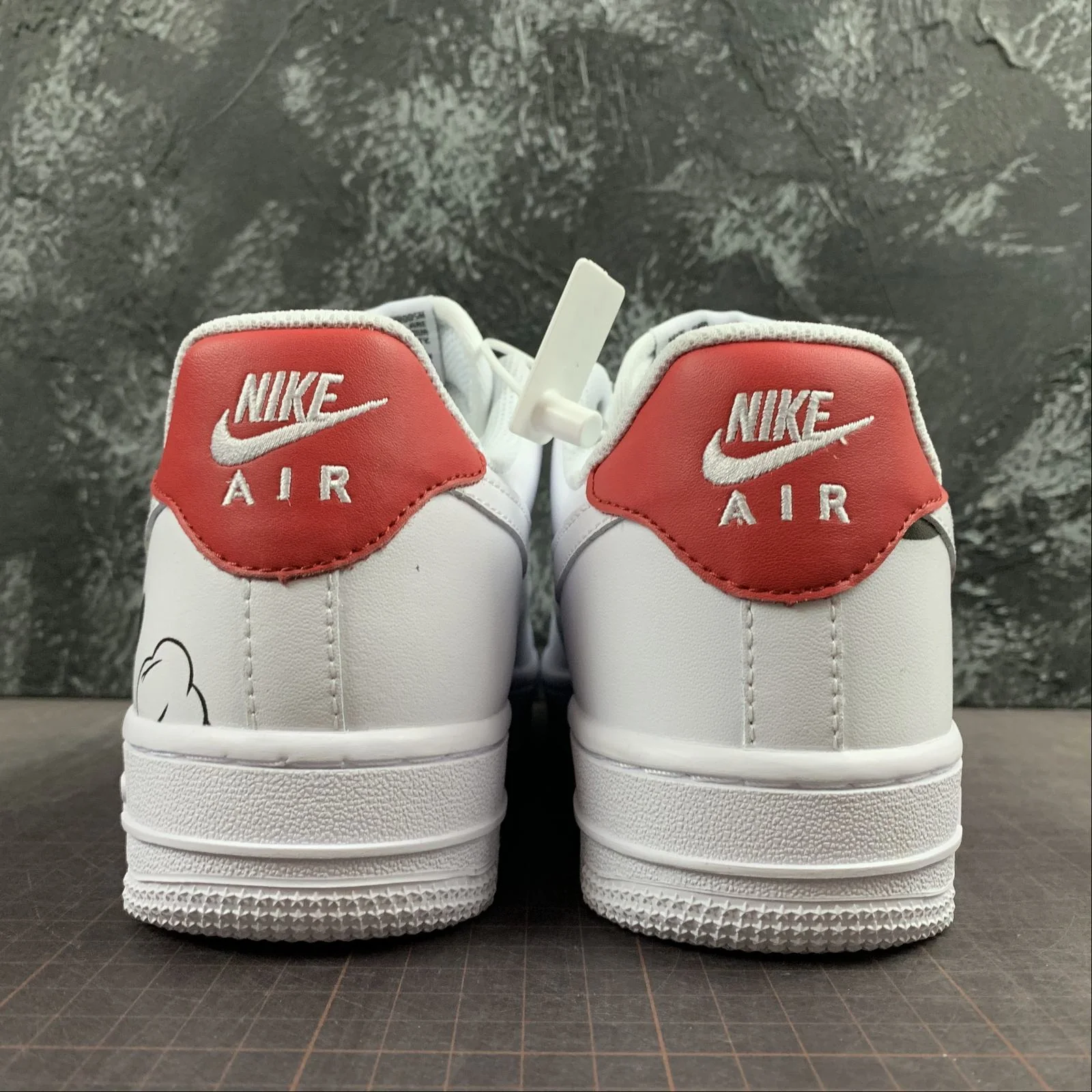 Réplica AIR FORCE 1 M MOUSE Nike Sneaker