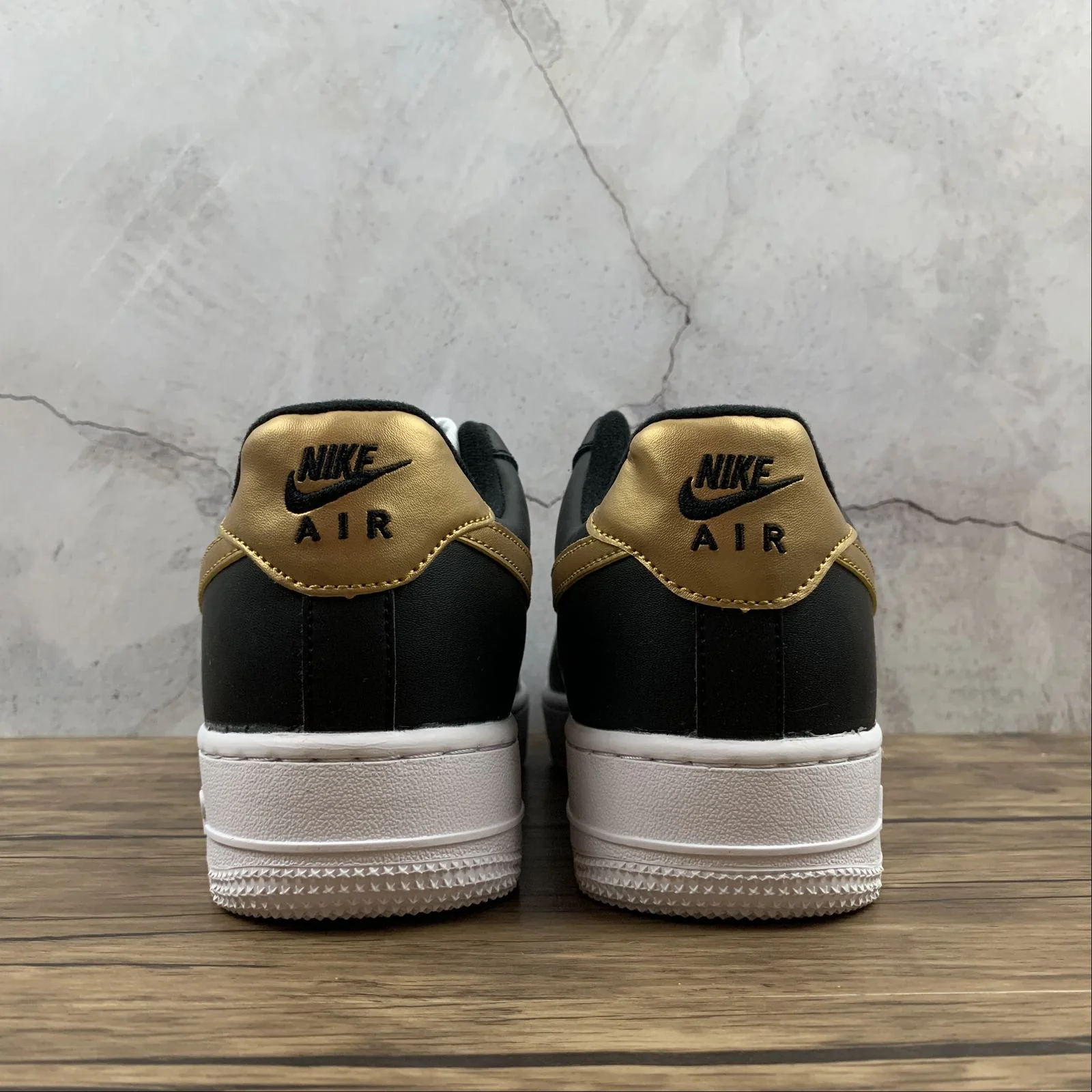 Réplica AIR FORCE 1 BLACK GOLD Nike Sneaker