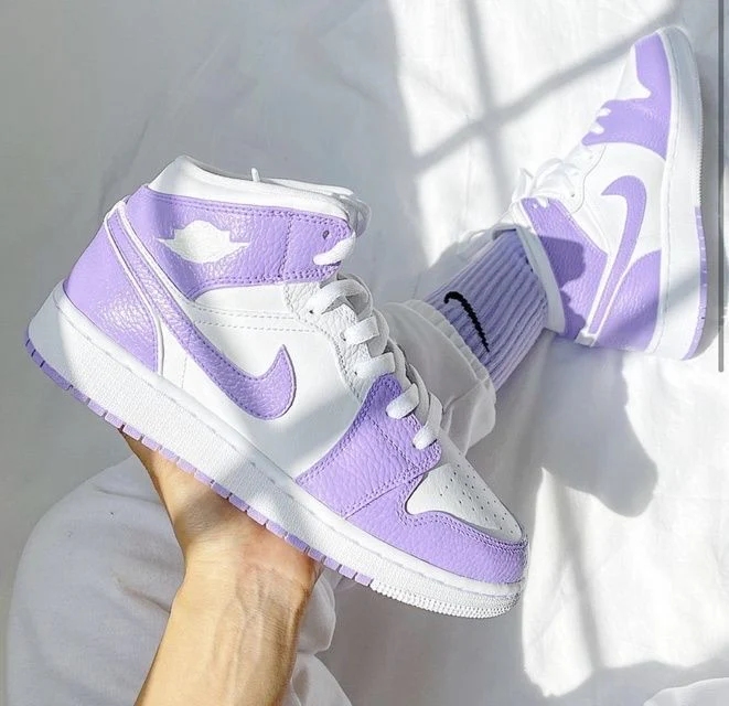 Réplica AIR JORDAN 1 Mid PURPLE AND WHITE