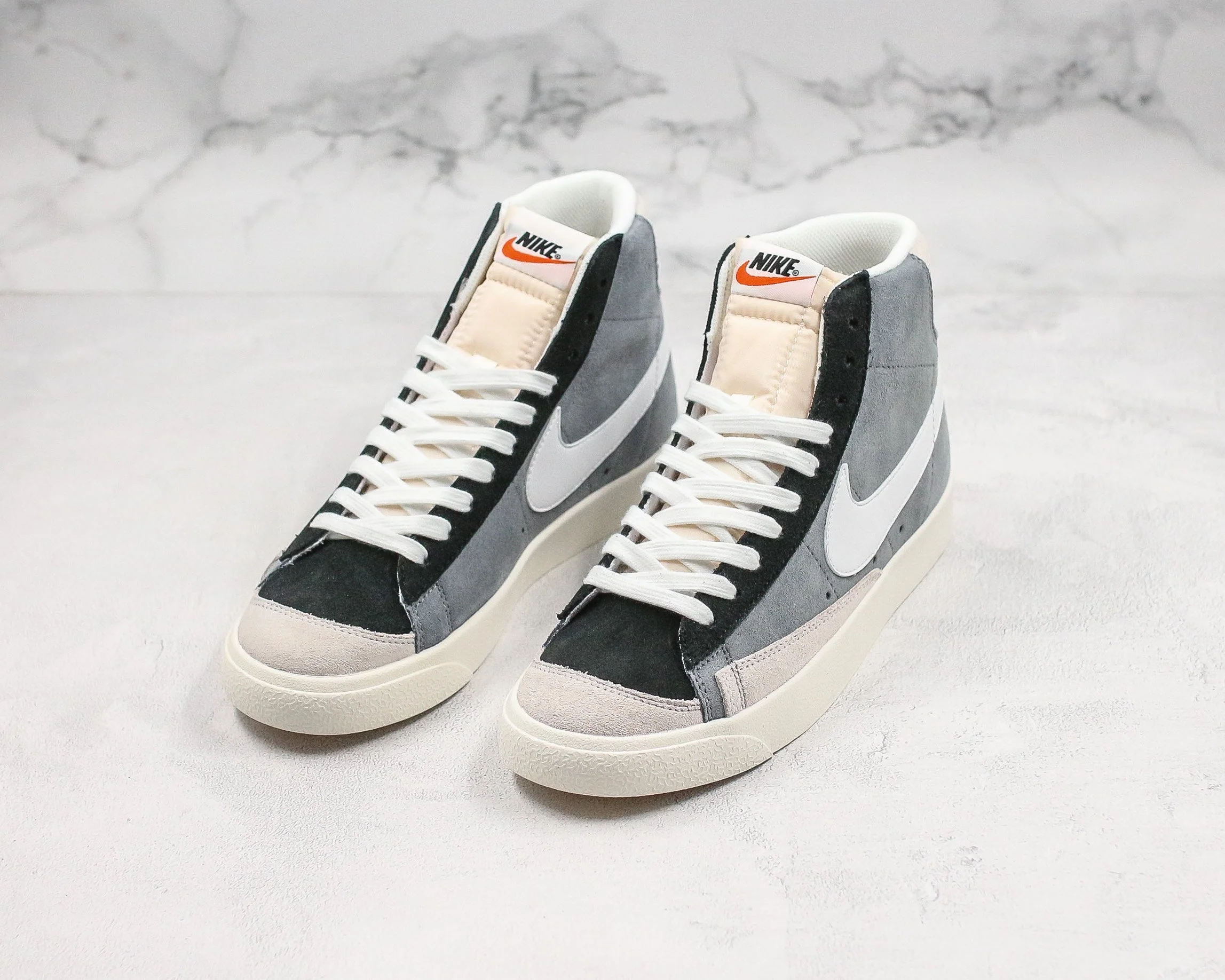 Nike Sneaker Réplica  BLAZER MID grises