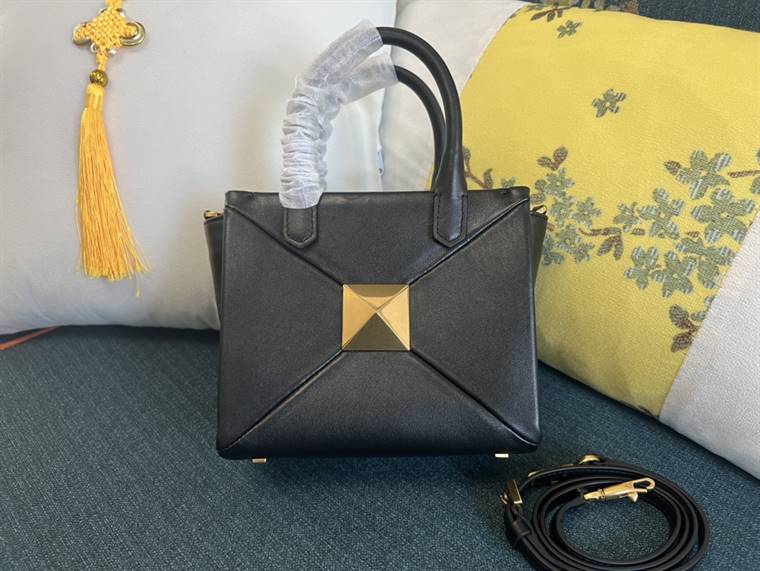 Valentino Garavani SMALL ONE STUD NAPPA HANDBAG replica