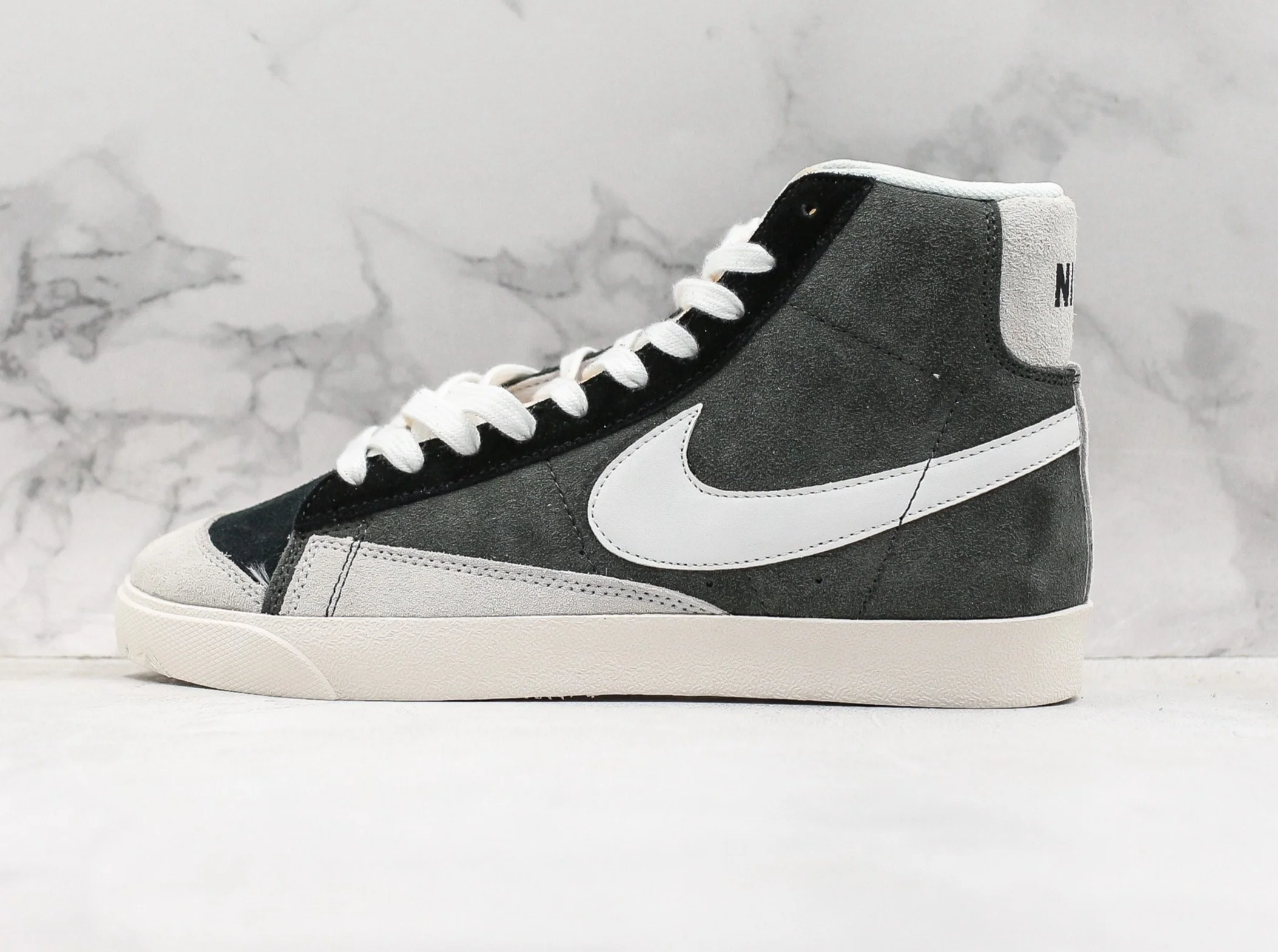 Nike Sneaker Réplica  BLAZER MID