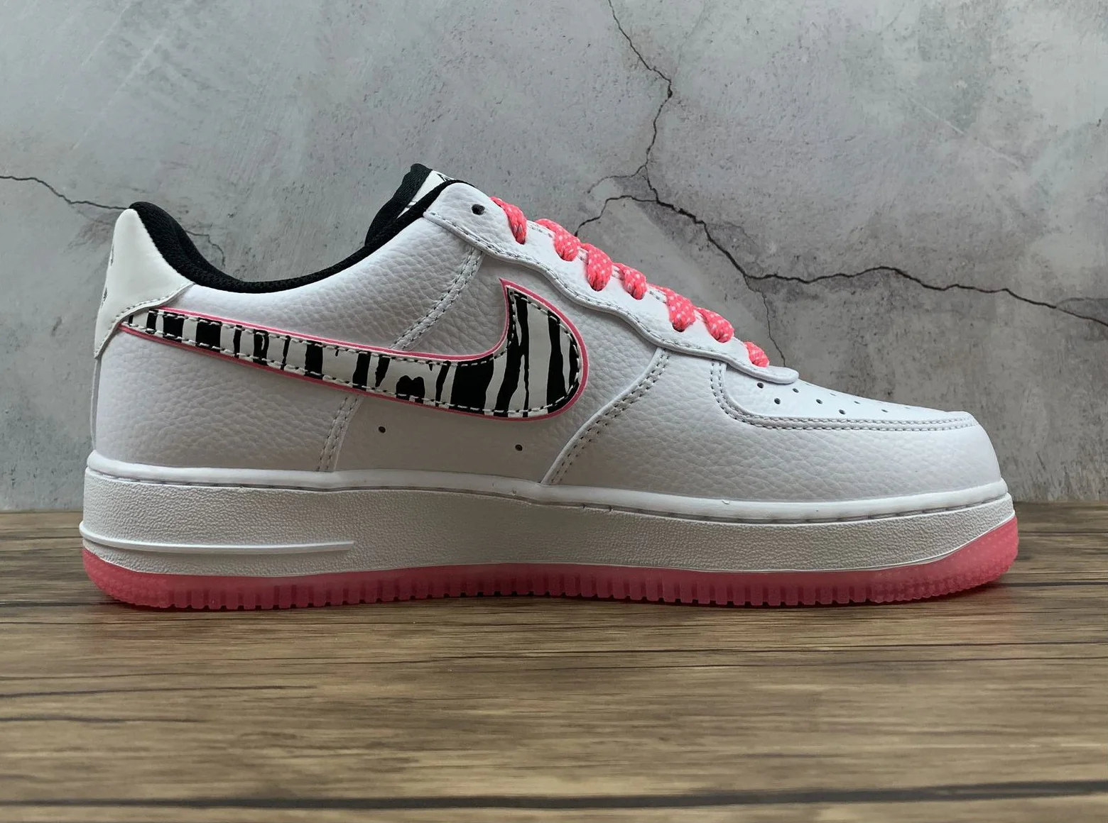 Réplica AIR FORCE 1 KOREAN ZEBRA Nike Sneaker