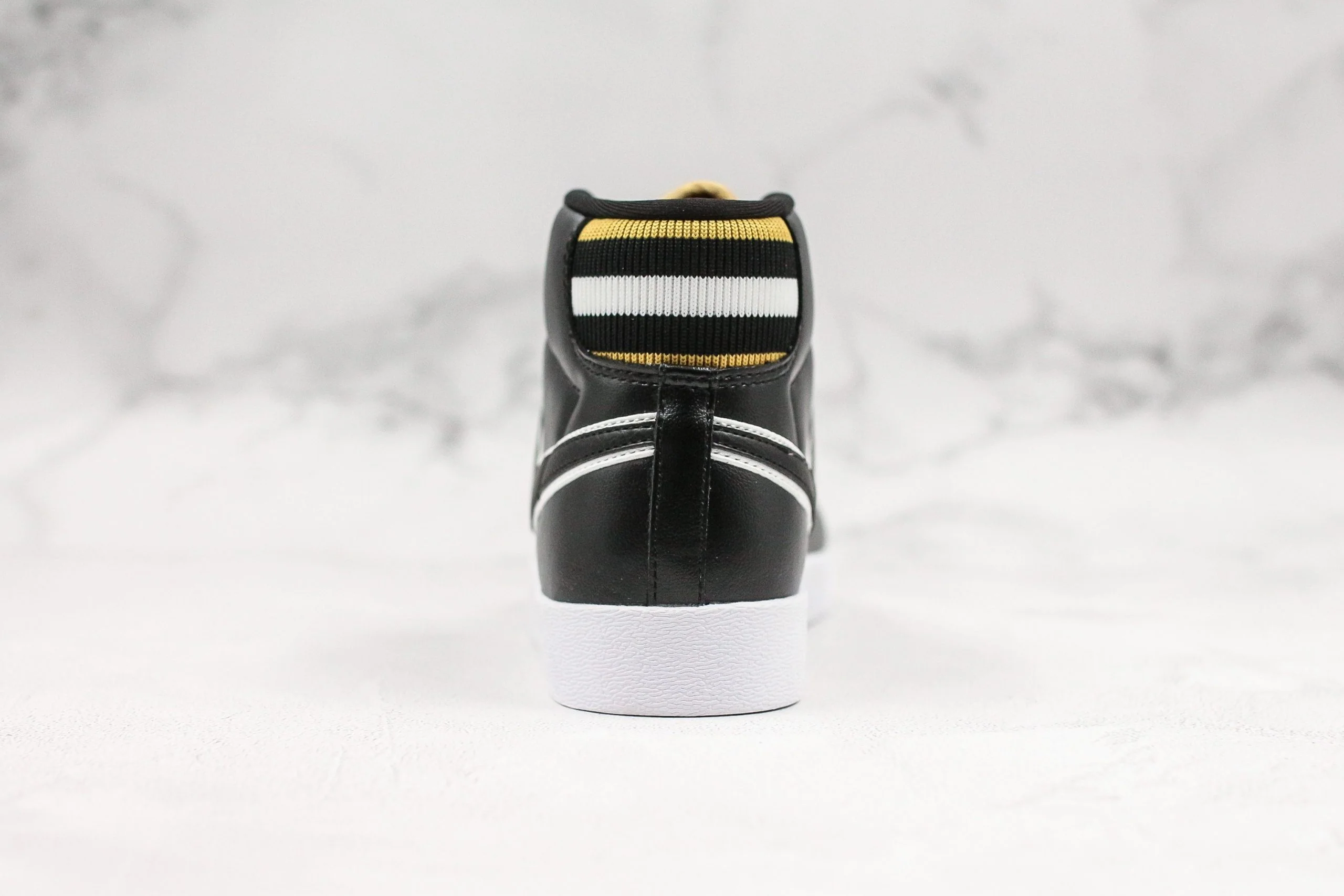 Nike Sneaker Réplica  BLAZER MID