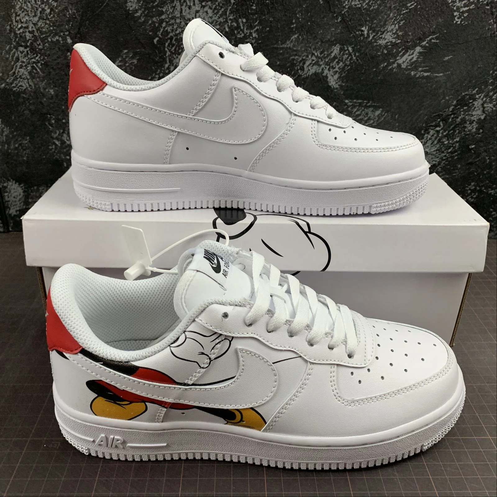 Réplica AIR FORCE 1 M MOUSE Nike Sneaker