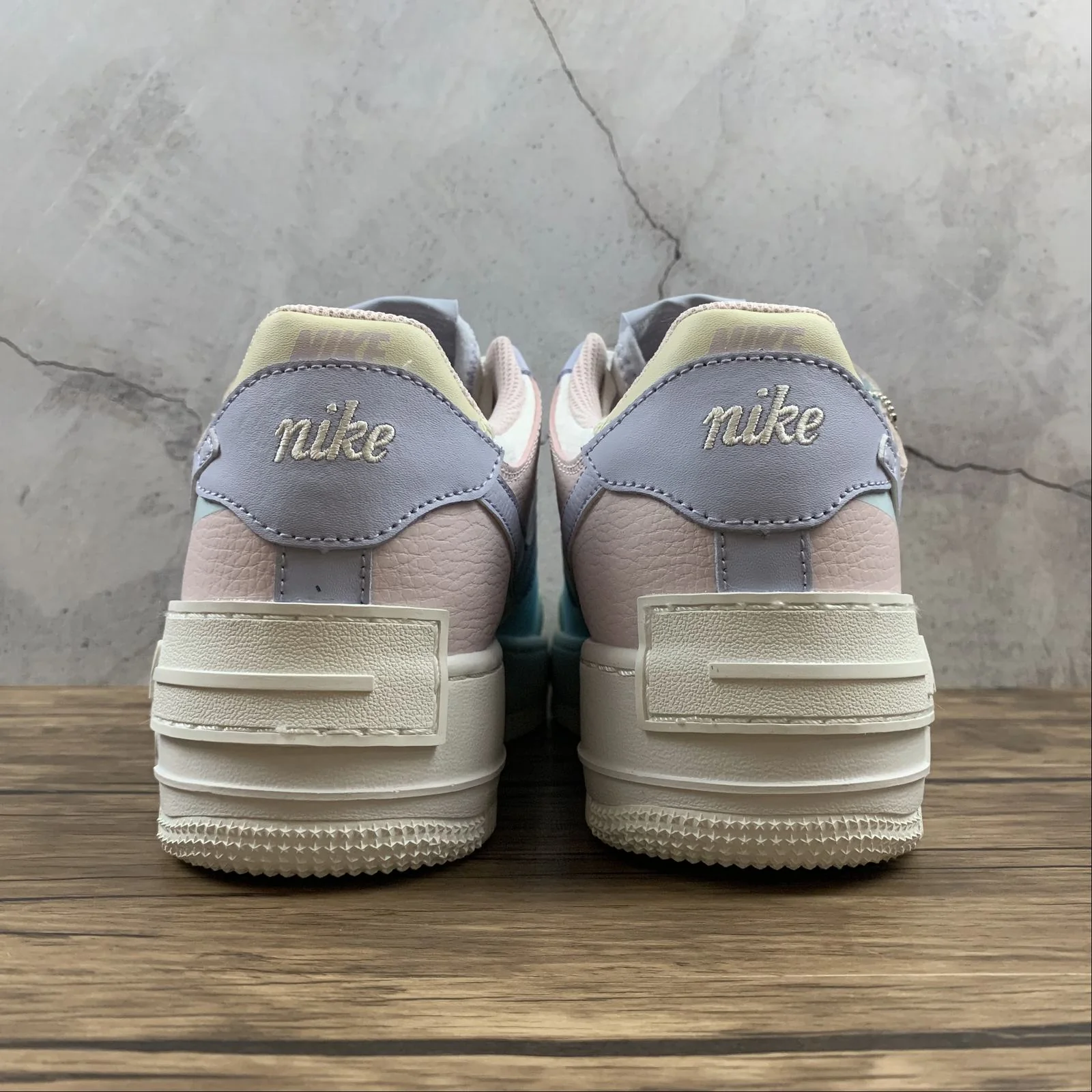 Réplica AIR FORCE 1 PALE IVORY 2 Nike Sneaker