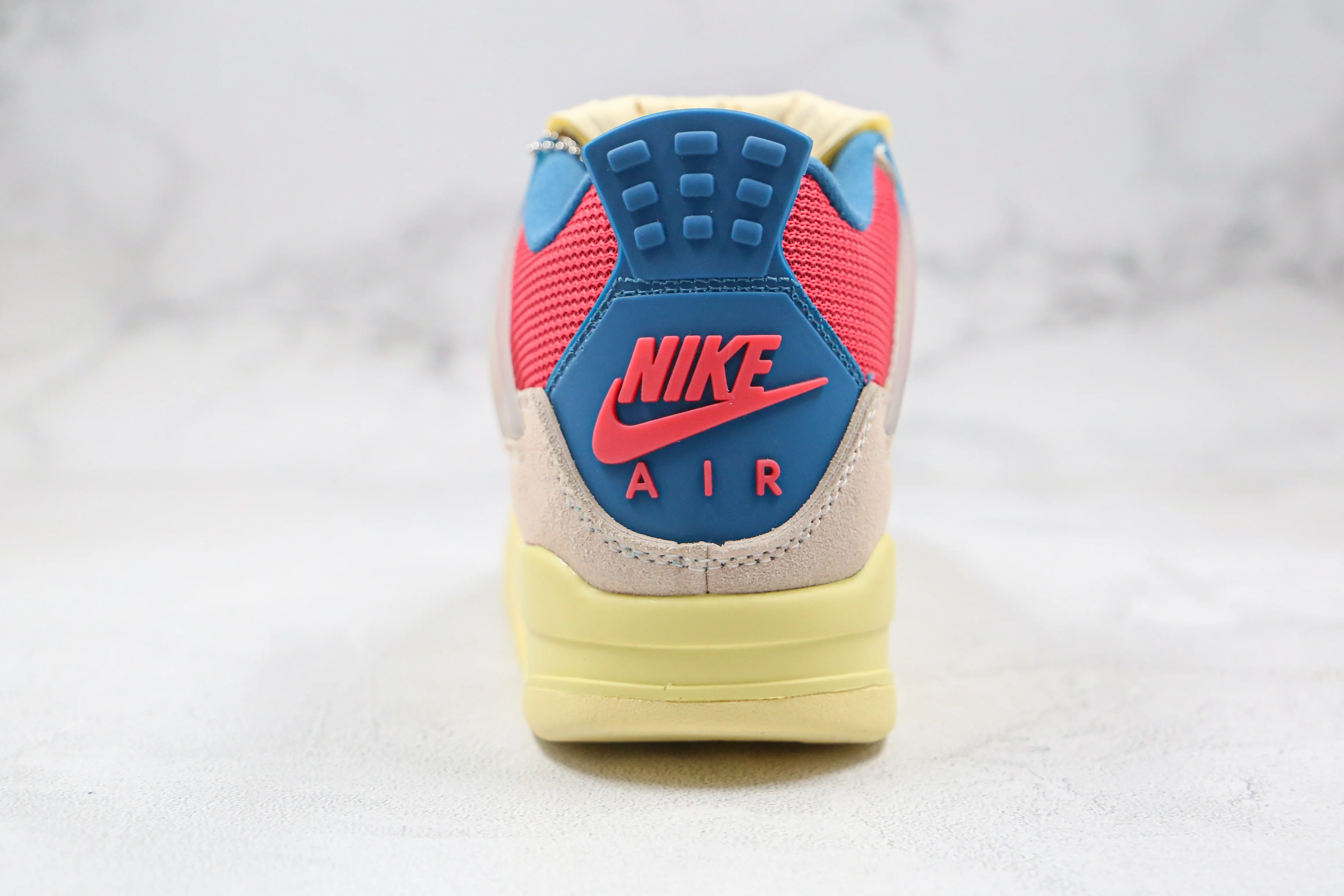 Réplica AIR JORDAN 4 “unión Guava Ice Nike Sneaker
