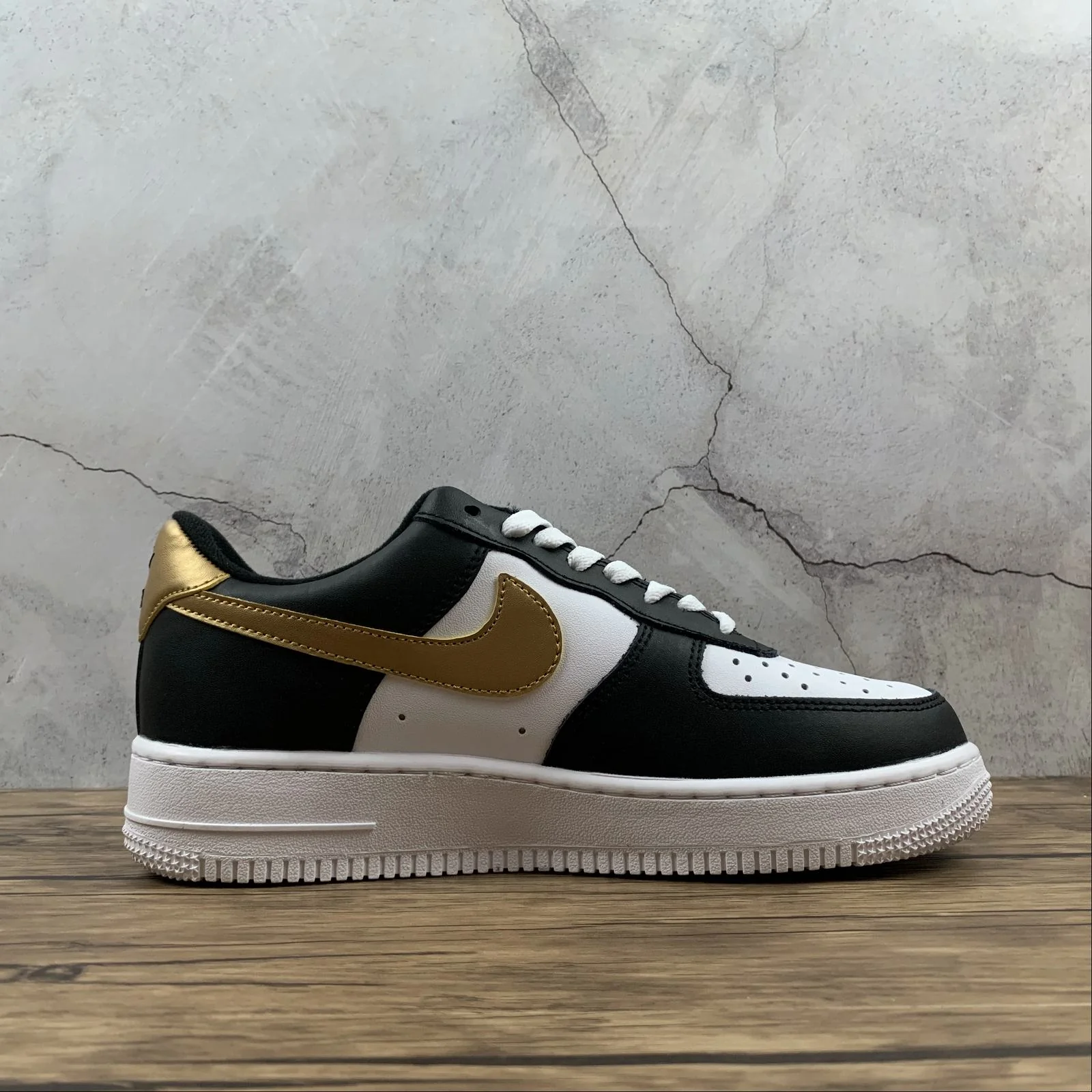 Réplica AIR FORCE 1 BLACK GOLD Nike Sneaker