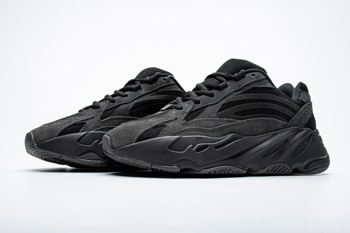 Replica Yeezy 700 Vanta All Black Adidas Sneaker