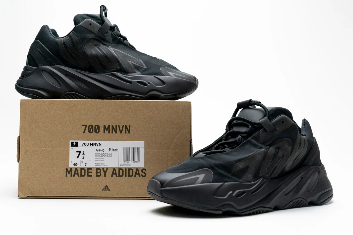 Réplica YEEZY BOOST 700 MNVN BLACK Adidas Sneaker