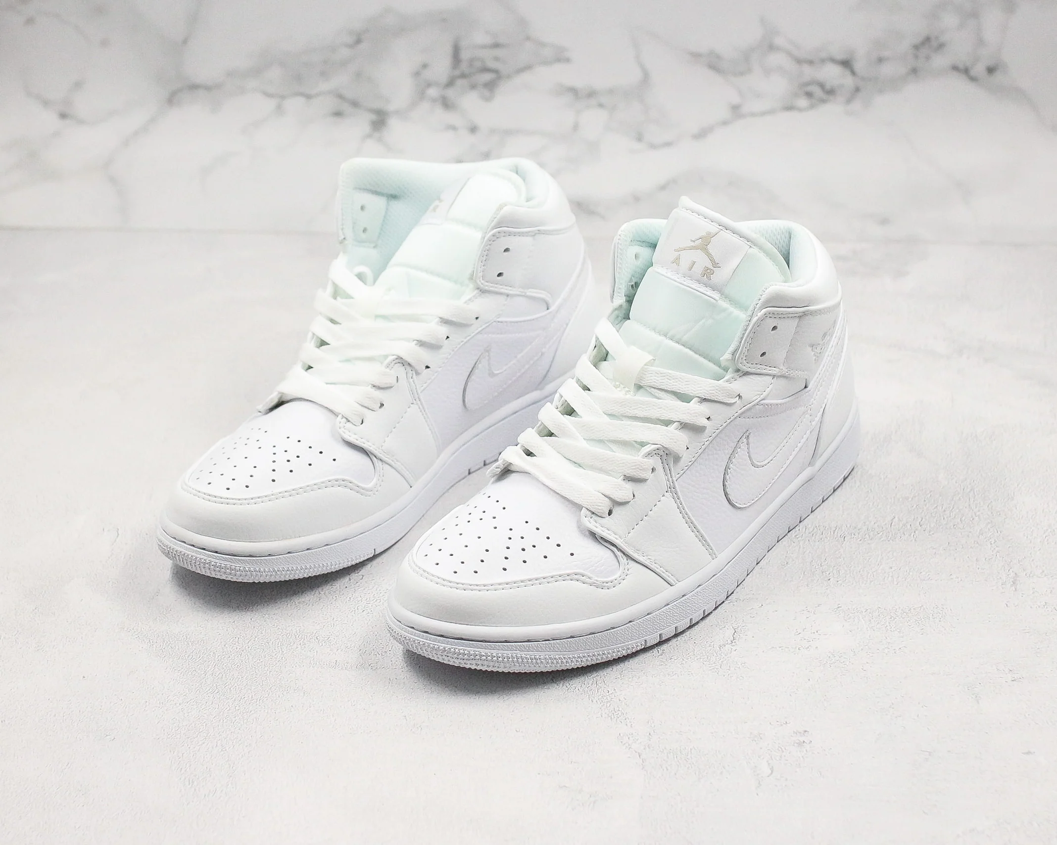 Réplica AIR JORDAN 1 mid Sneaker