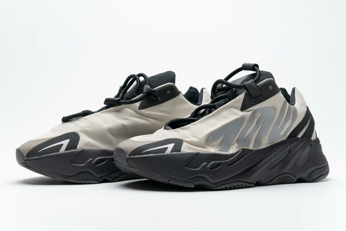 Réplica YEEZY BOOST 700 MNVN BONE Adidas Sneaker