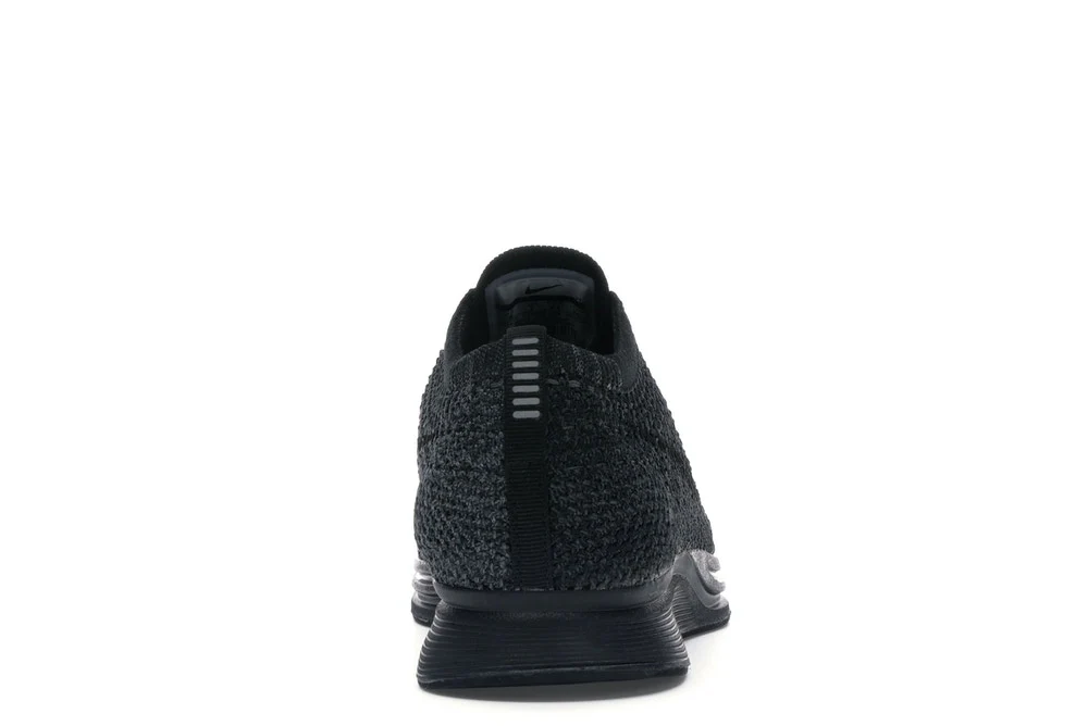 Réplica RACER FLYKNIT TRIPLE BLACK Nike Sneaker