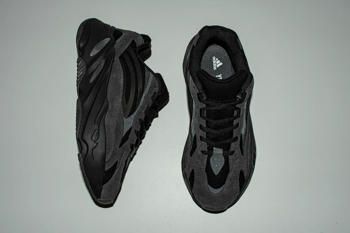 Replica Yeezy 700 Vanta All Black Adidas Sneaker
