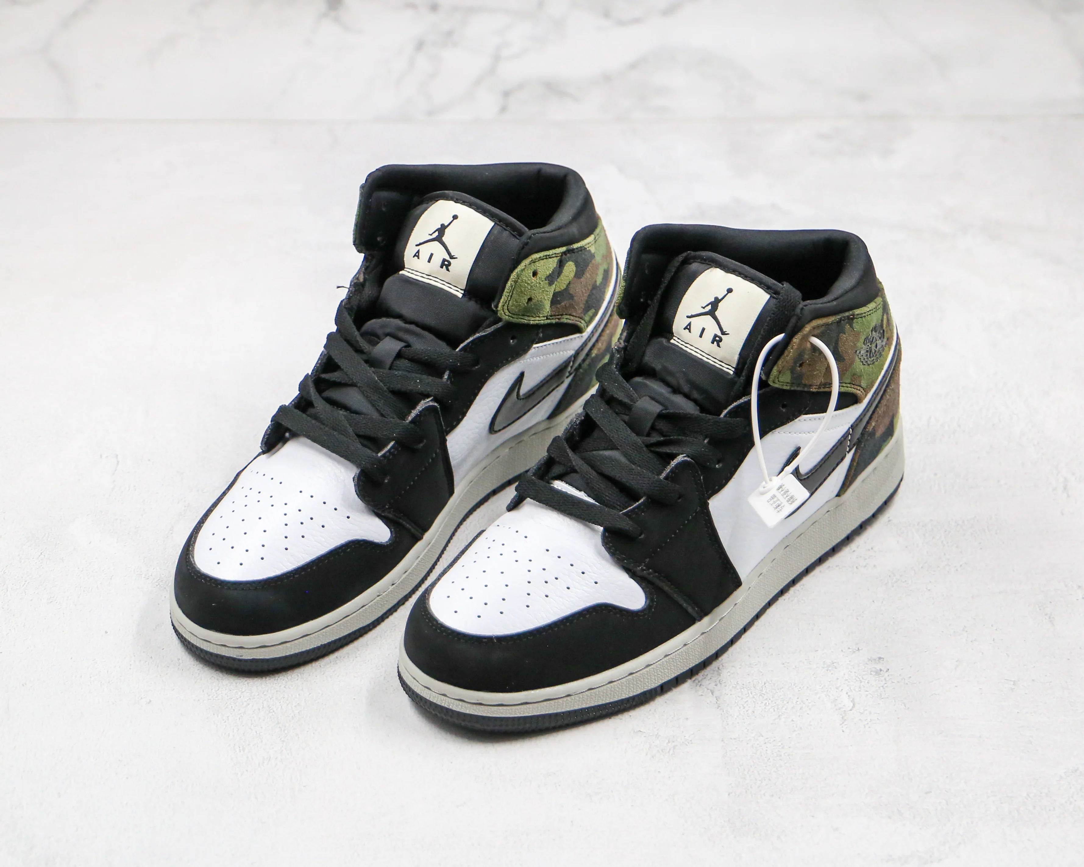 Réplica AIR JORDAN 1 Mid Sneaker