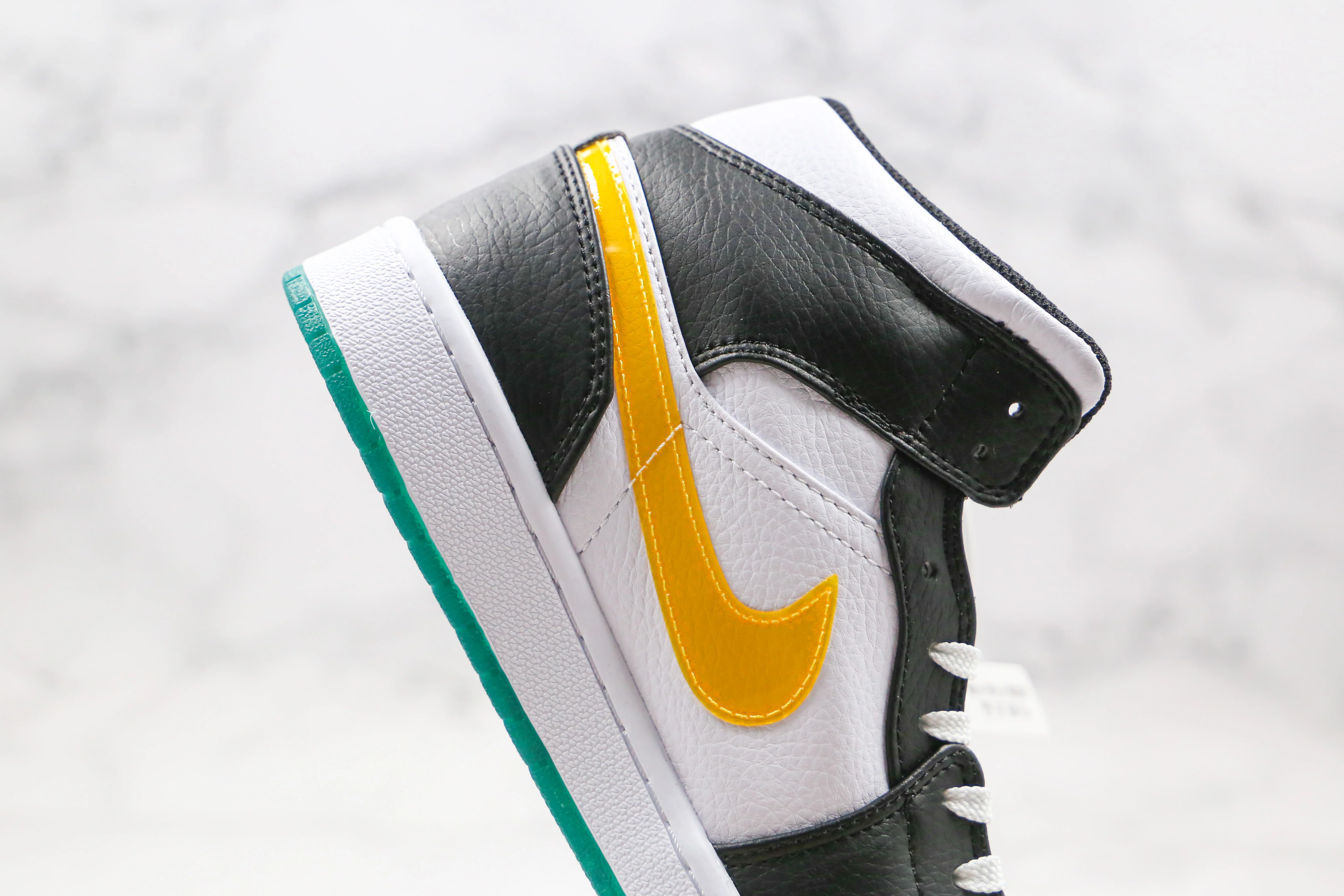Réplica AIR JORDAN 1 Mid Sneaker