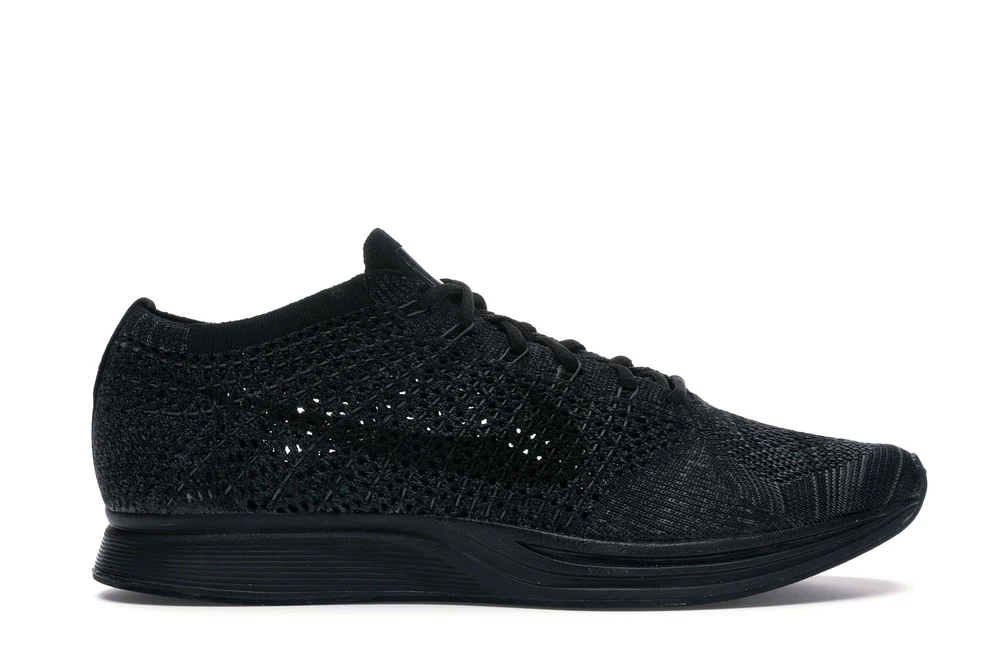 Réplica RACER FLYKNIT TRIPLE BLACK Nike Sneaker