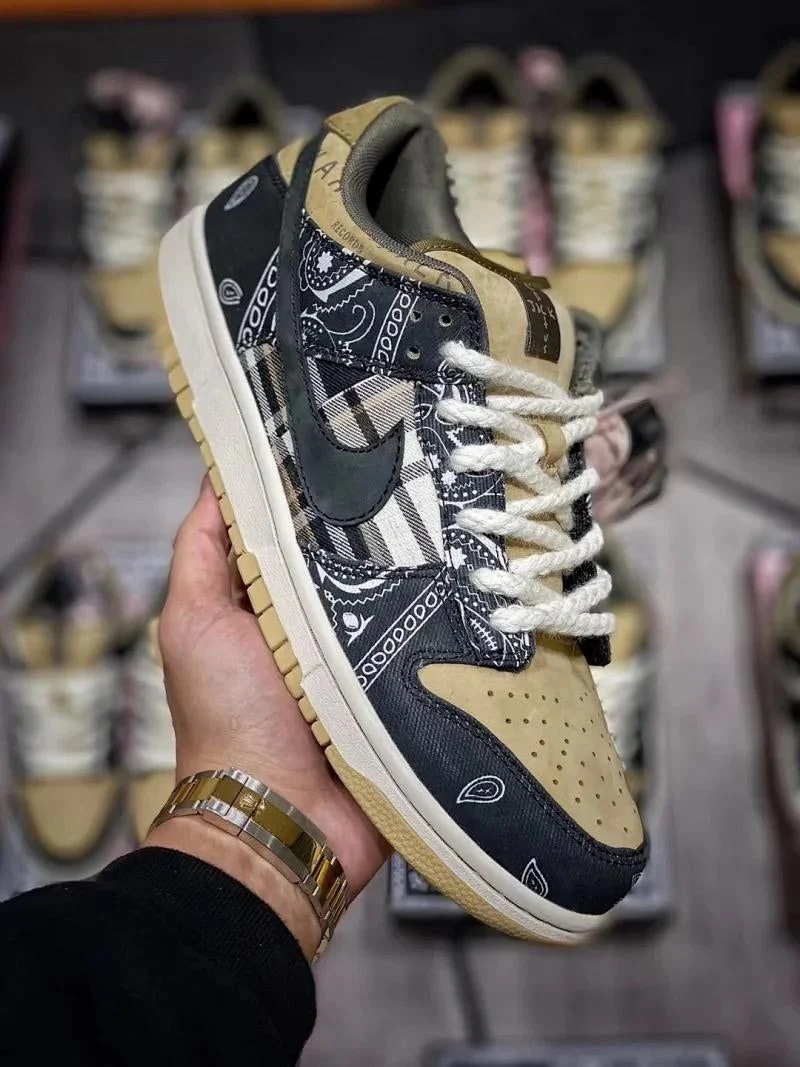 Replica Dunk Low Travis Scott Nike Sneaker