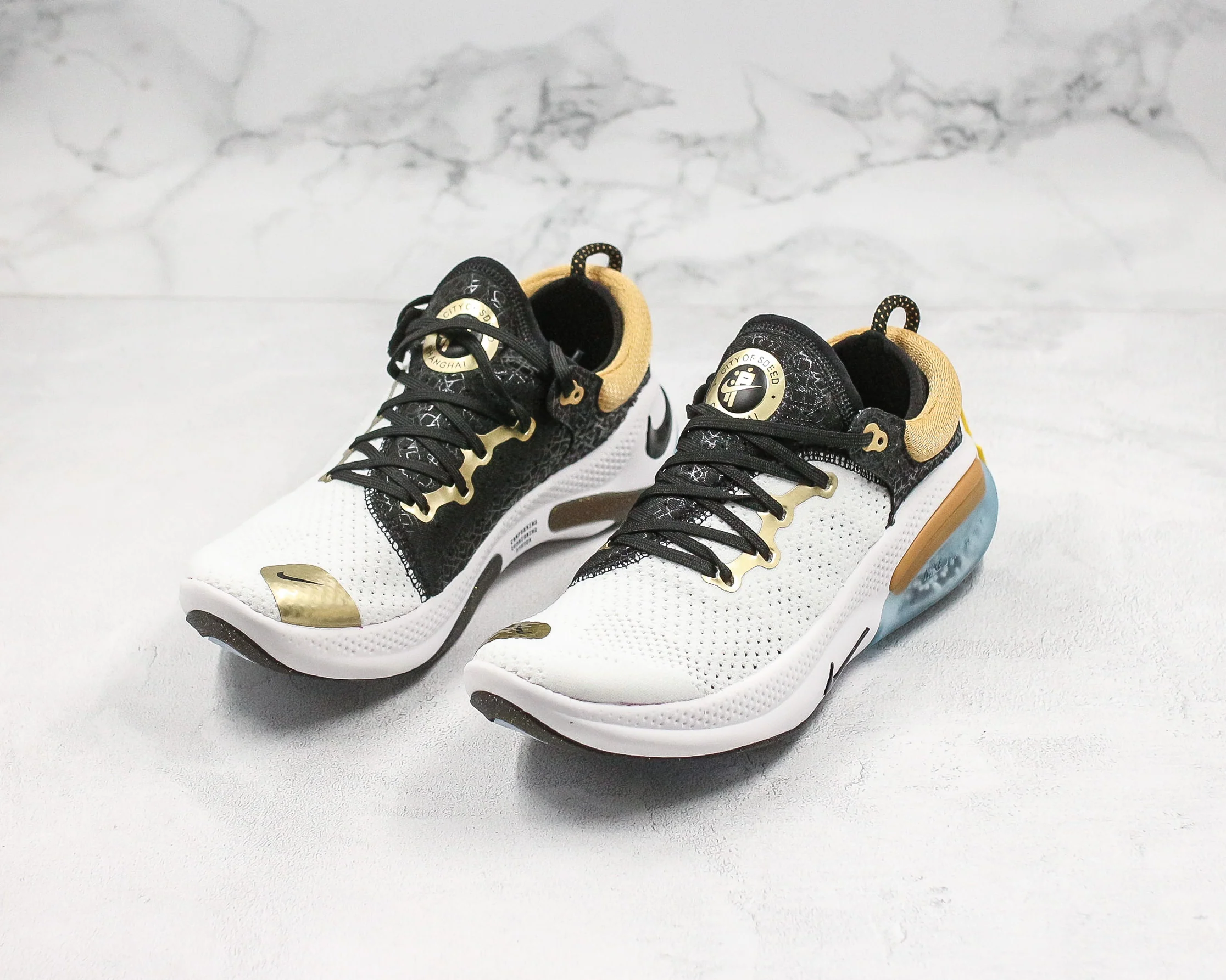 Réplica JOYRIDE RUN FLYKNIT - GOLD Nike Sneaker