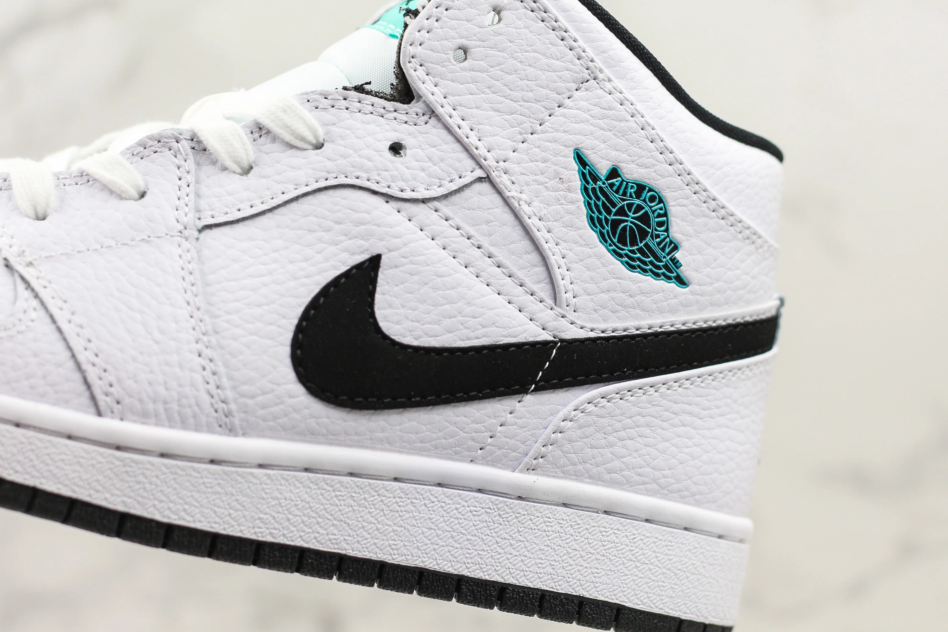 Réplica AIR JORDAN 1 mid Sneaker