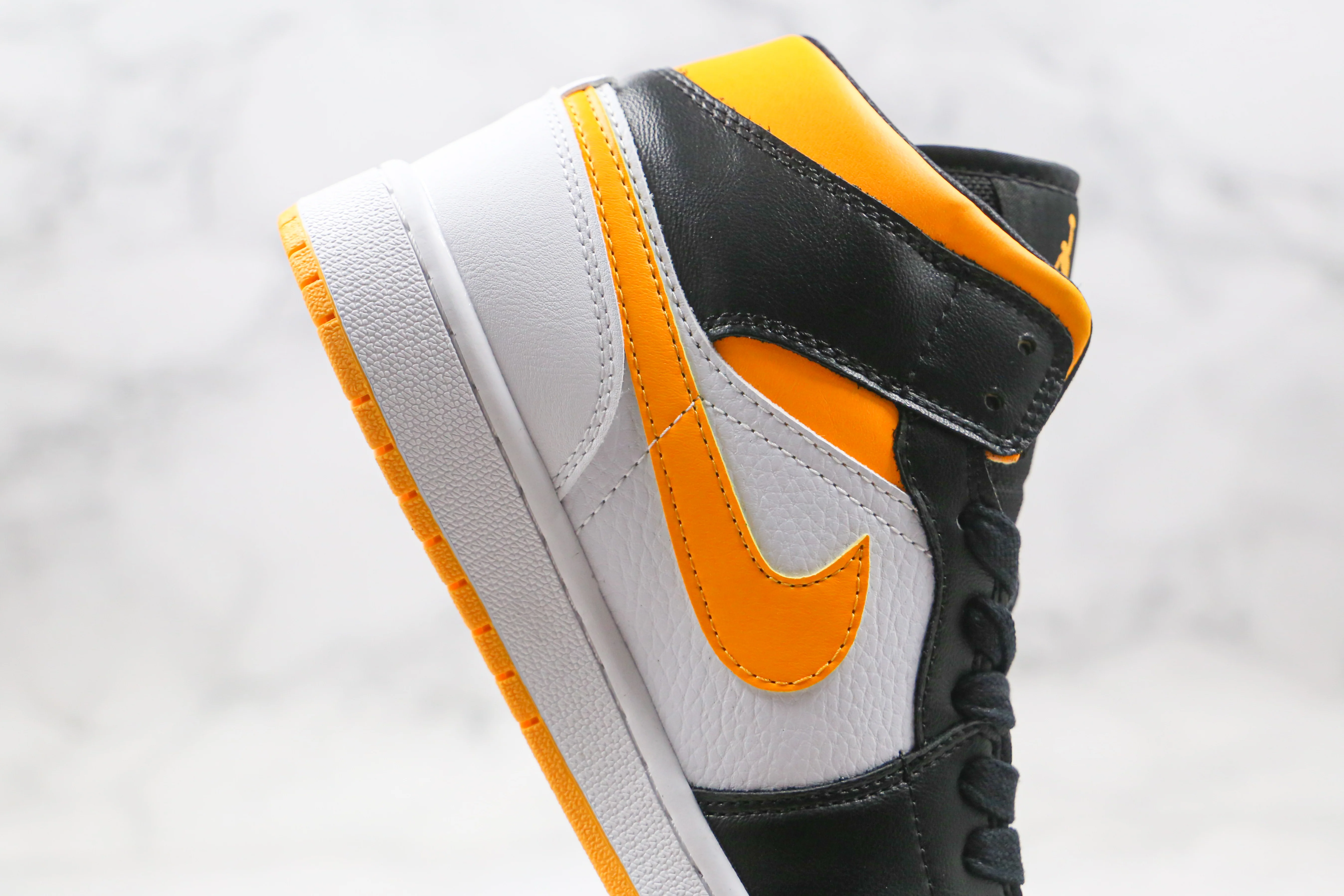 Réplica AIR JORDAN 1 Mid Sneaker