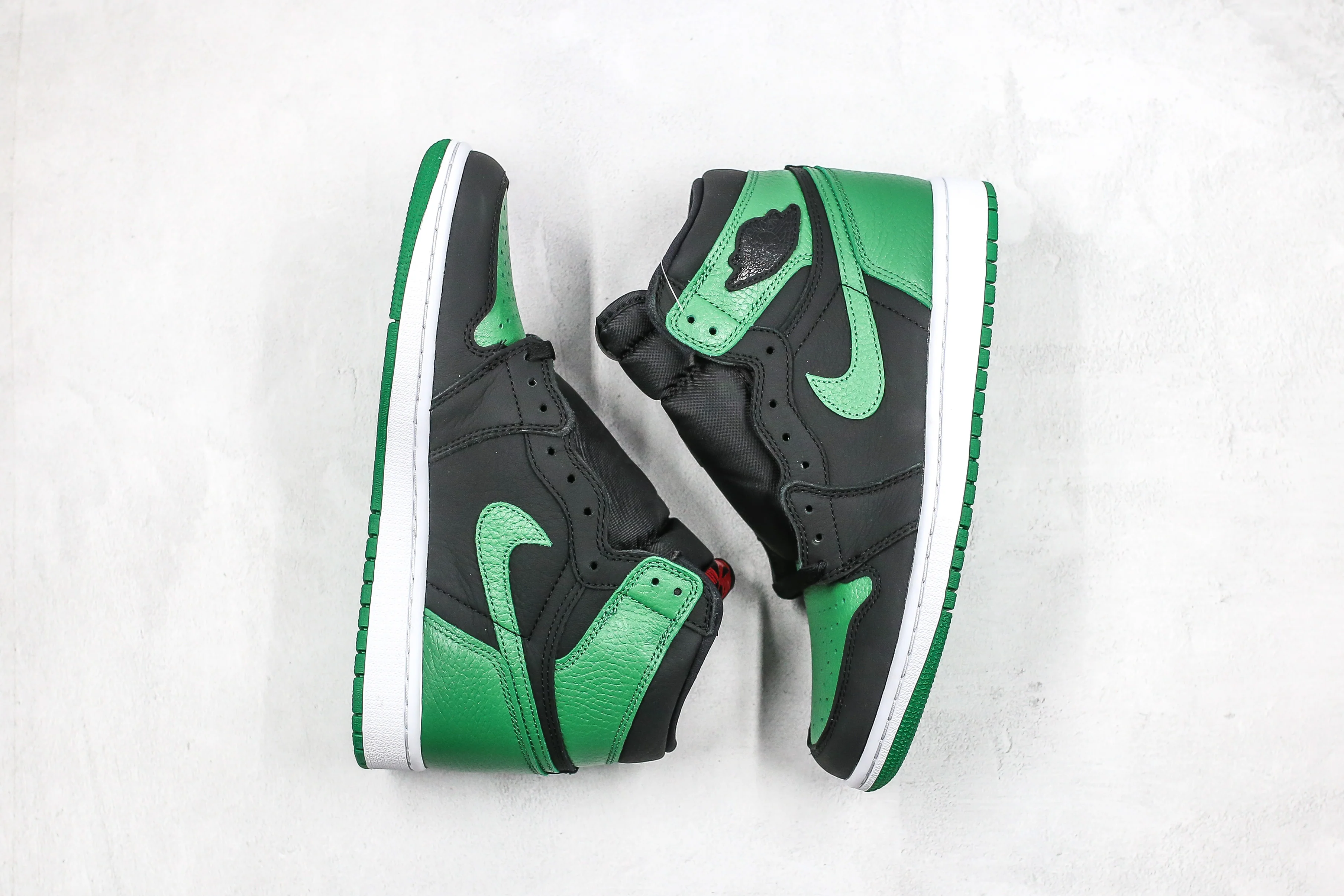 Réplica AIR JORDAN 1 mid Sneaker