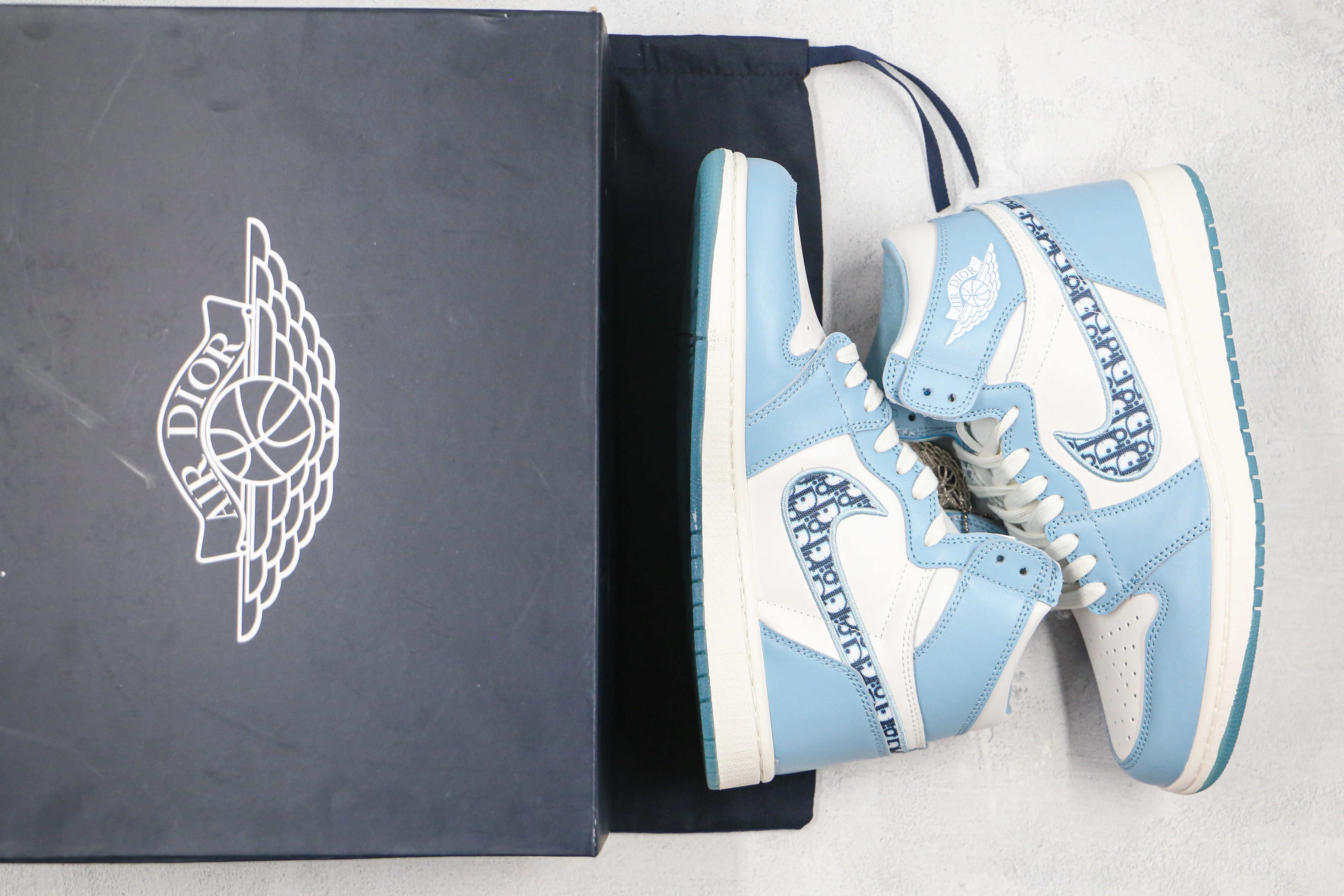 Réplica AIR JORDAN 1 RETRO HIGH SKY X DIOR Nike Sneaker