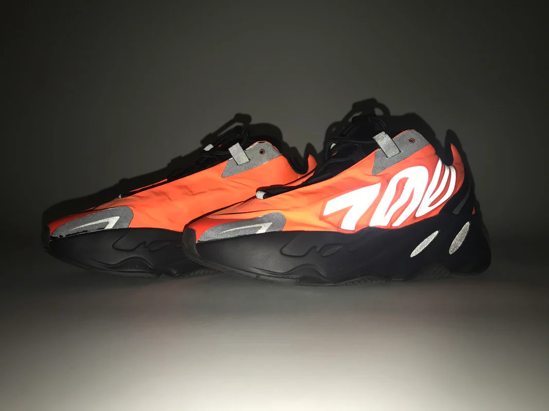 Réplica YEEZY BOOST 700 MNVN ORANGE Adidas Sneaker