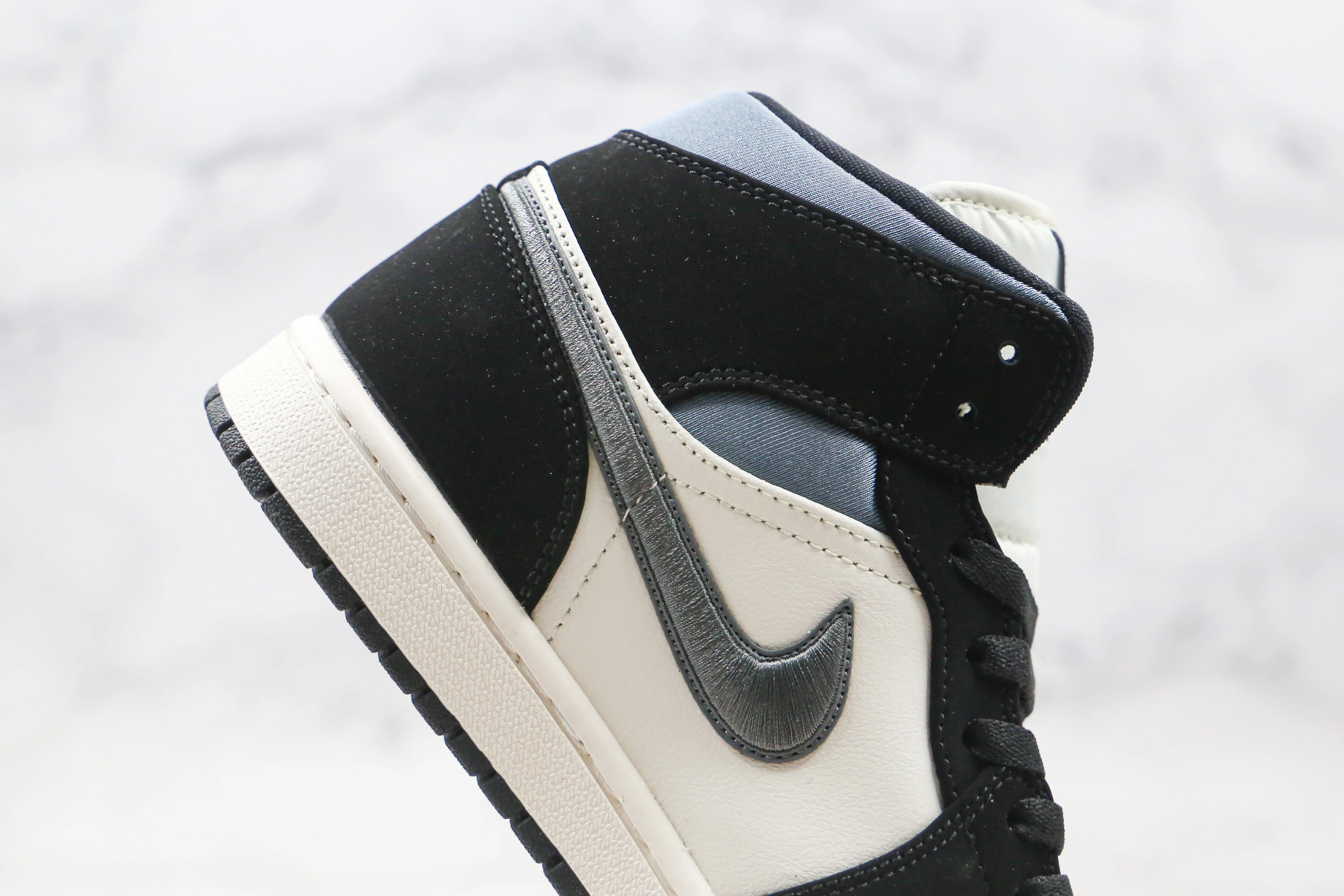 Réplica AIR JORDAN 1 mid Sneaker