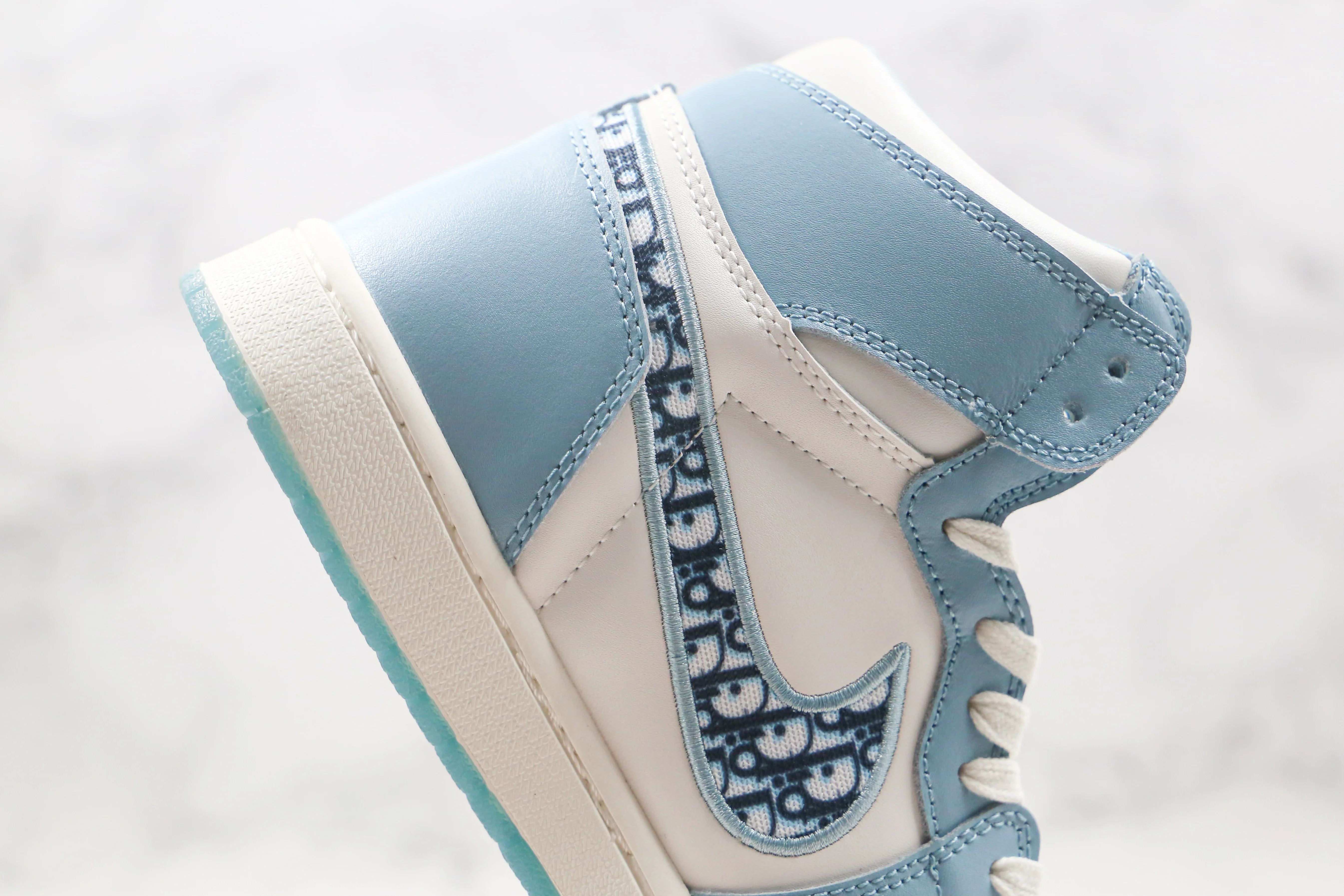 Réplica AIR JORDAN 1 RETRO HIGH SKY X DIOR Nike Sneaker