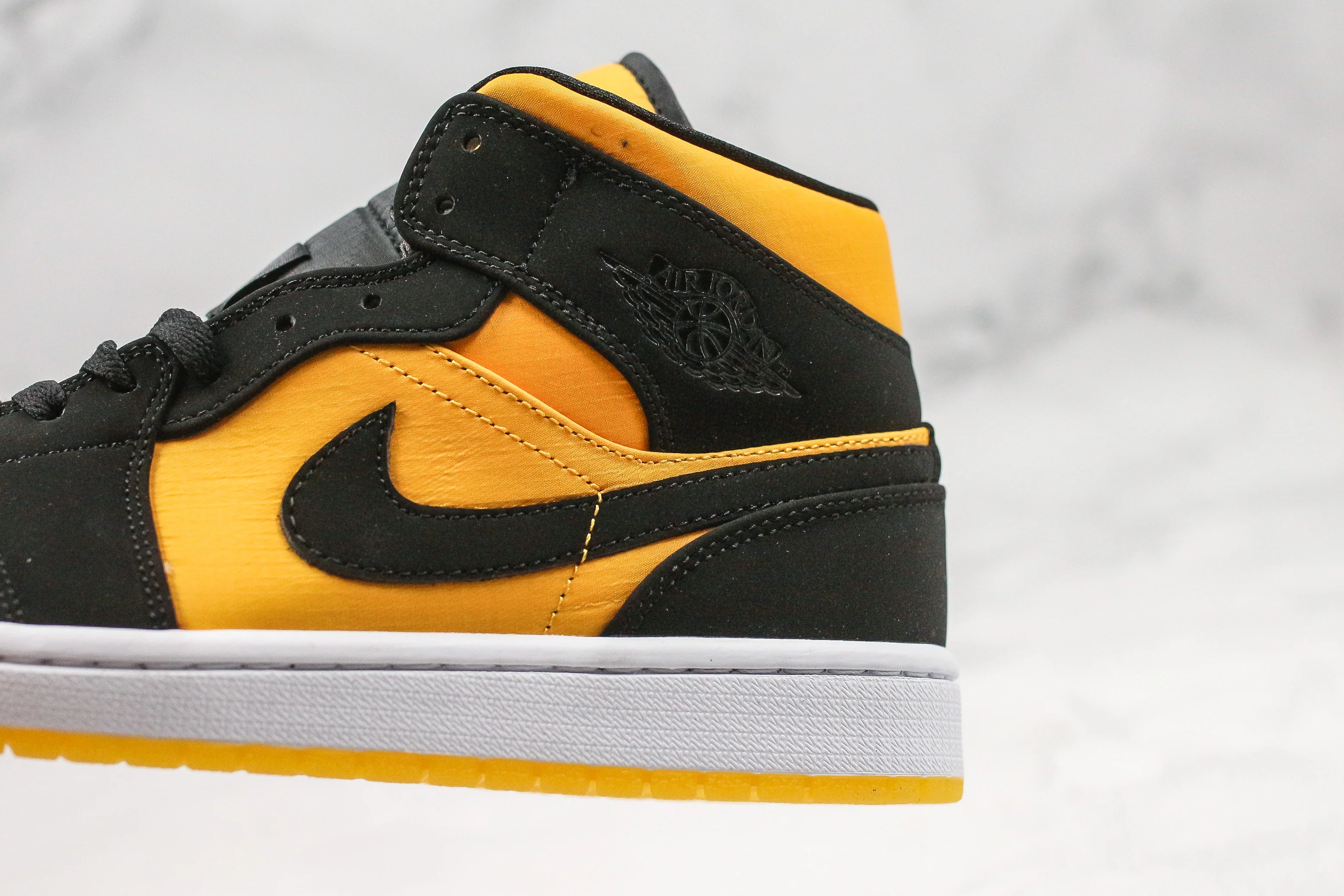 Réplica AIR JORDAN 1 mid Sneaker