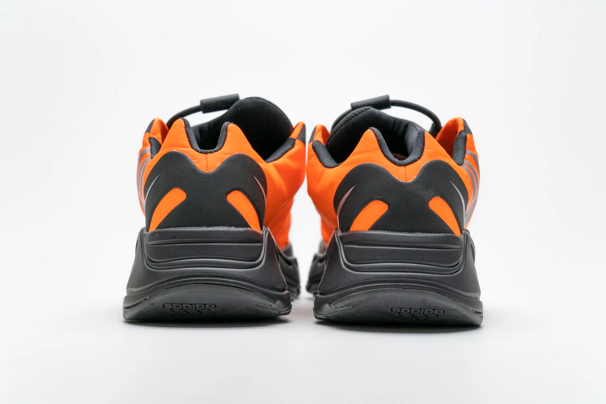 Réplica YEEZY BOOST 700 MNVN ORANGE Adidas Sneaker