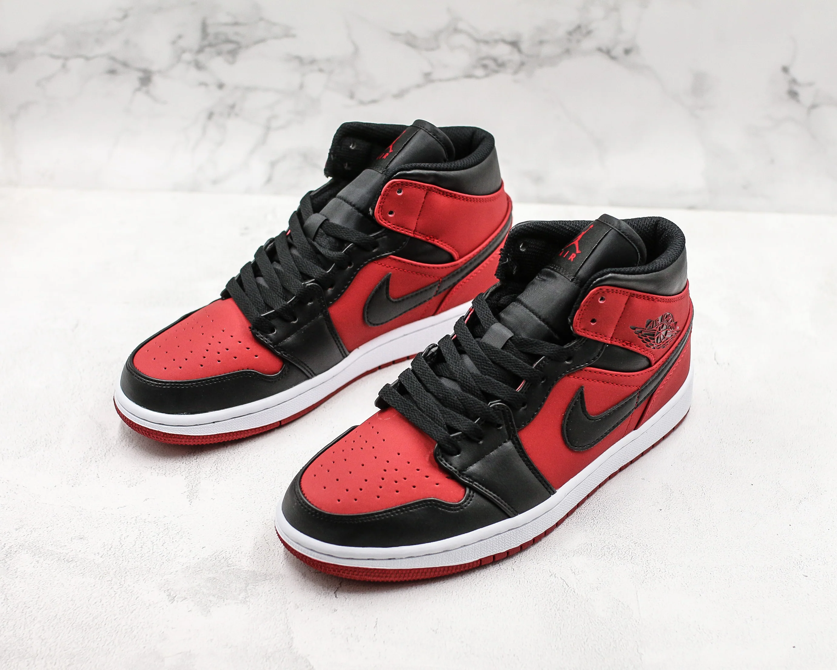 Réplica AIR JORDAN 1 mid Sneaker