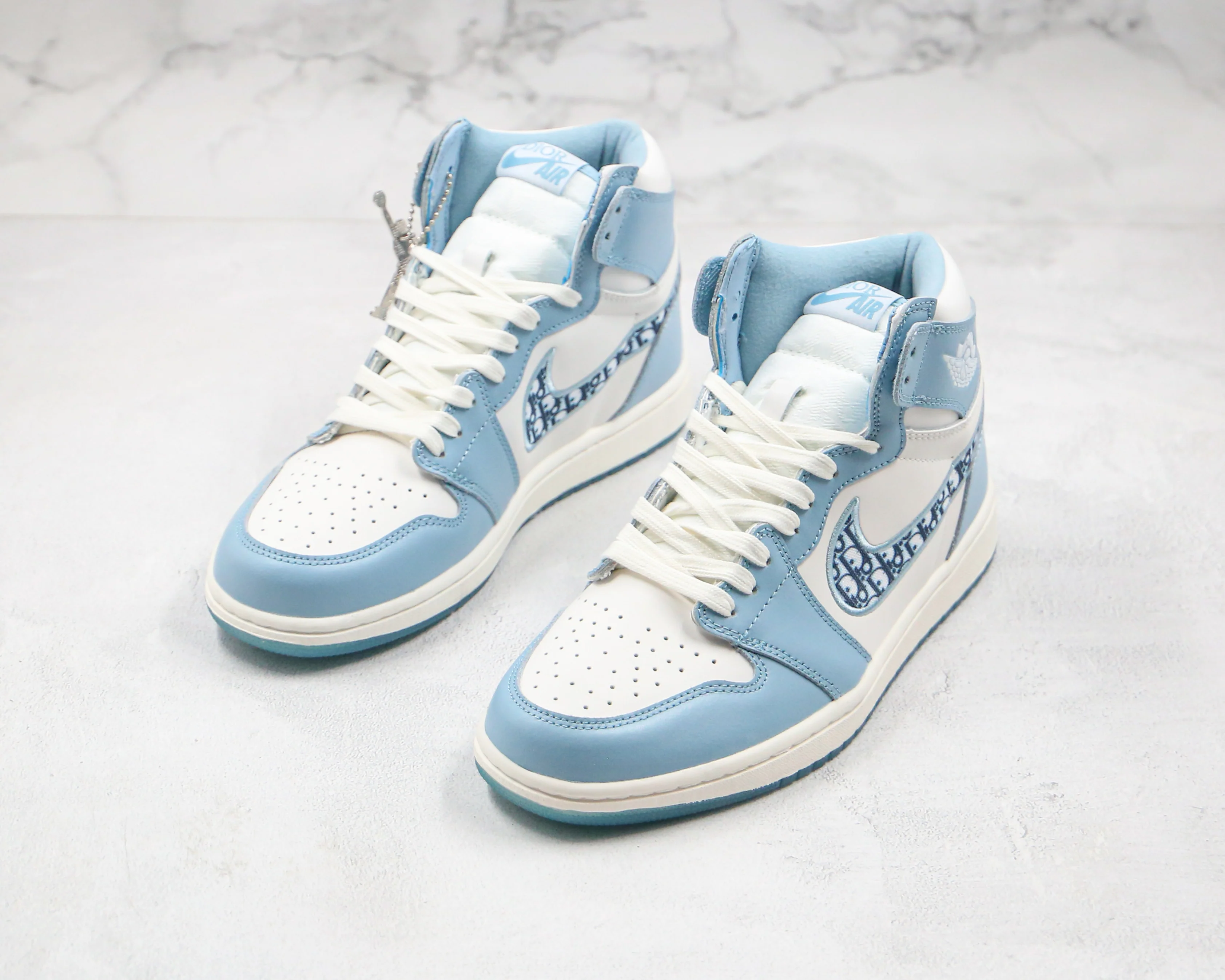 Réplica AIR JORDAN 1 RETRO HIGH SKY X DIOR Nike Sneaker