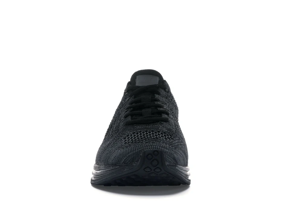 Réplica RACER FLYKNIT TRIPLE BLACK Nike Sneaker
