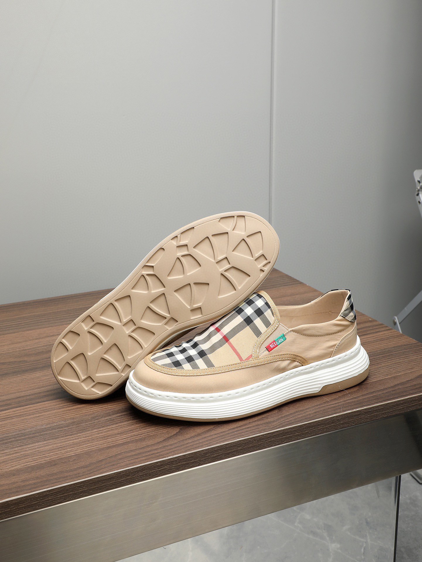 Burberry Men Sneakers Shoes -1