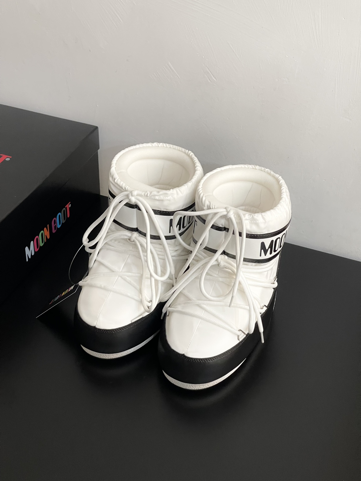 Moon Boot Icon Glance Low Snow Boot Classic Nylon Lace-Up Women Padded Ankle Boots