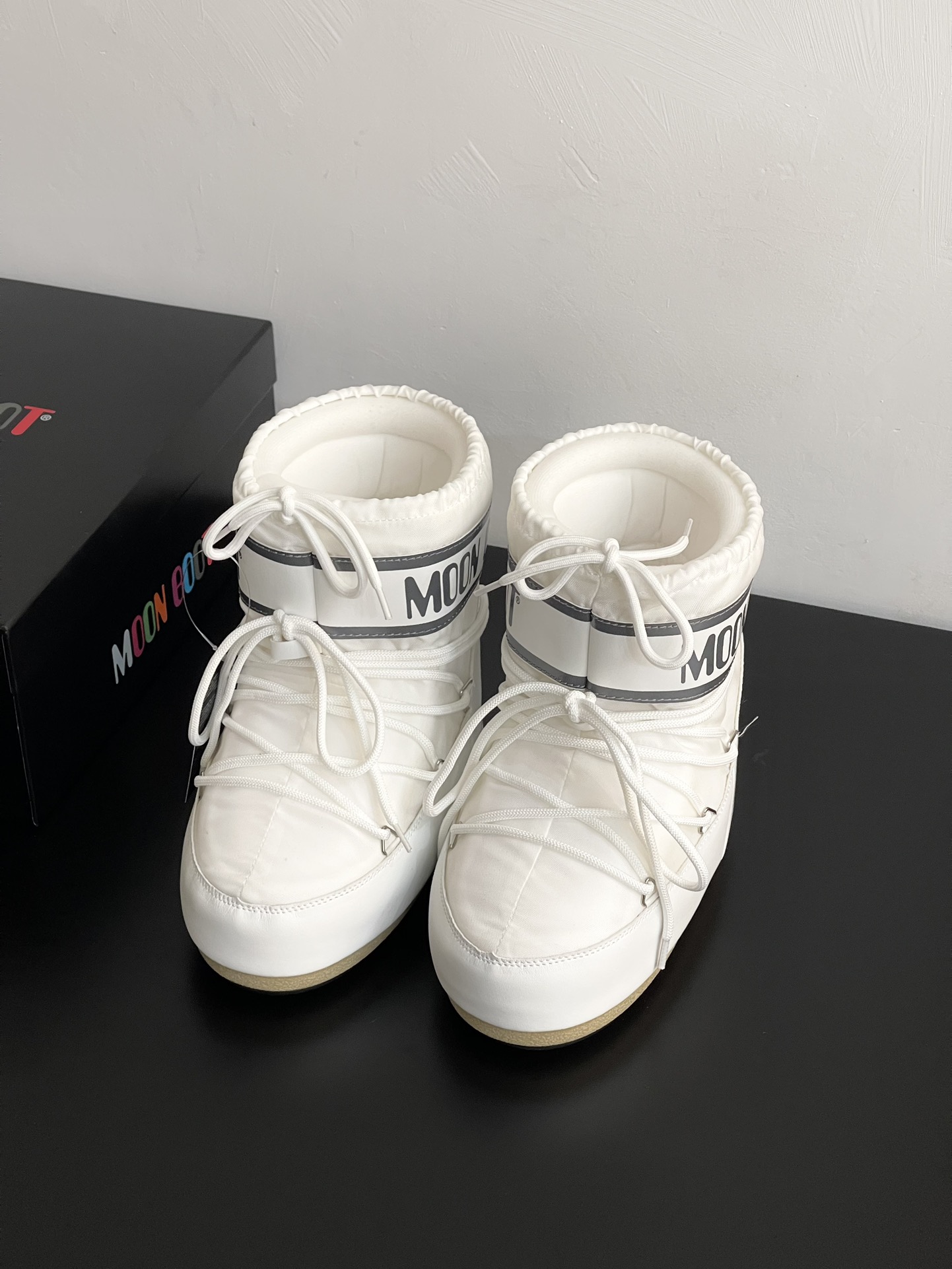 Moon Boot Icon Glance Low Snow Boot Classic Nylon Lace-Up Women Padded Ankle Boots