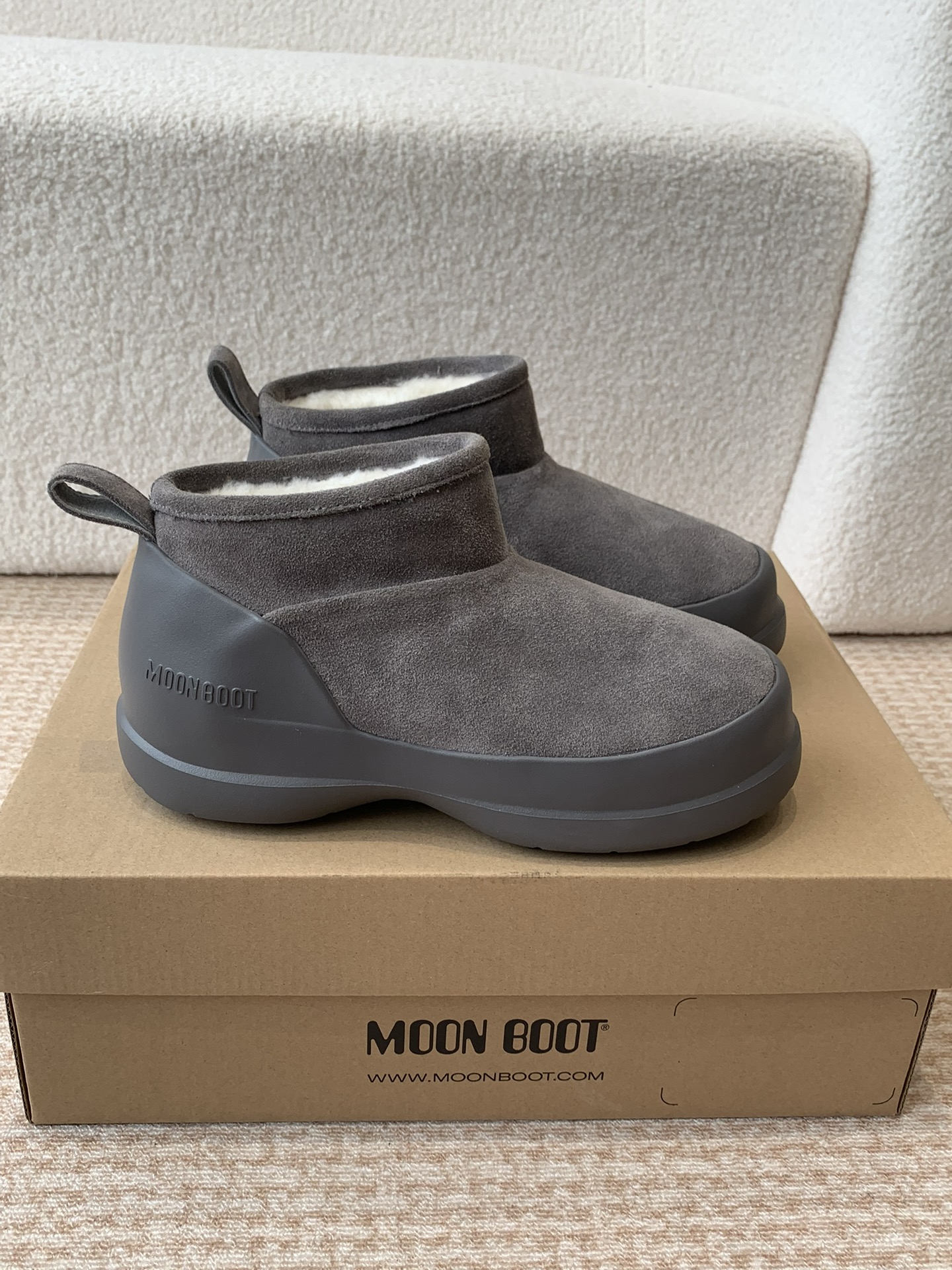 MOON BOOT Luna Low Boots Ankle-high suede boots Water-repellent Women Snow Boot