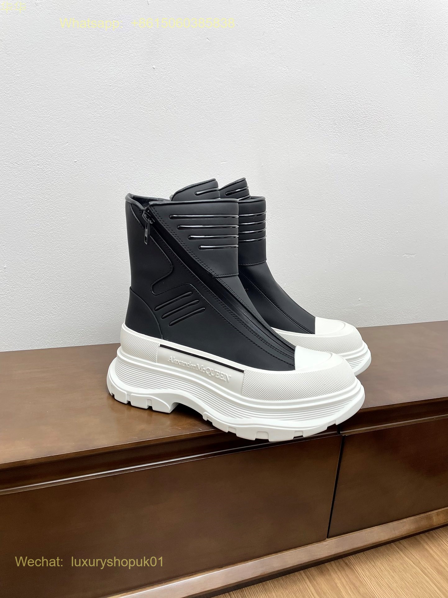 复制Alexander McQueen Tread Slick High-Top Sneakers Mens Women Sports Shoes