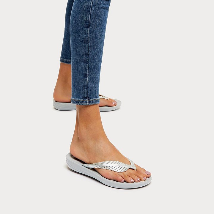 Fitflop Iqushion Feather Flip Flops - FitFlop Online