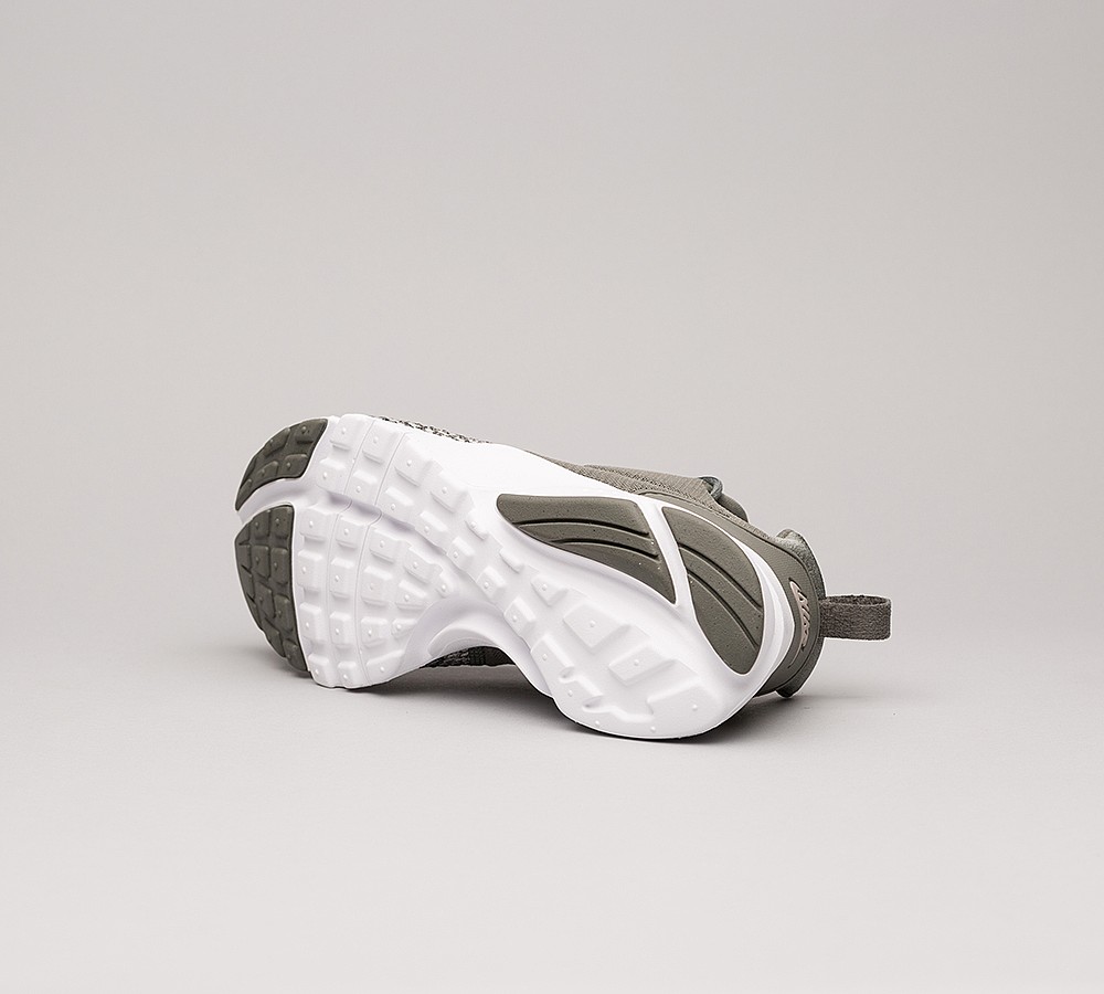 Nike Junior Air Presto Fly SE Trainer | River Rock / Black / Cobblestone