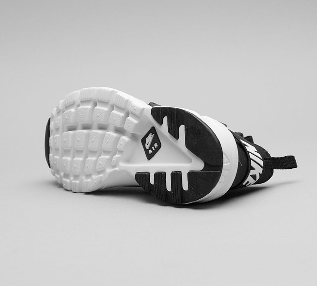 Nike Junior Air Huarache Run Ultra Trainer | Black / White