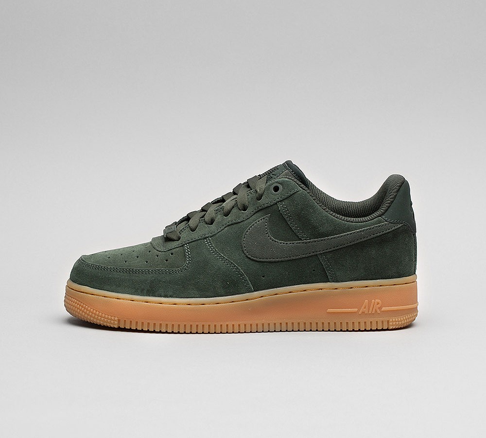 Nike Womens Air Force 1 Low '07 SE Trainer - Outdoor Green / Outdoor Green