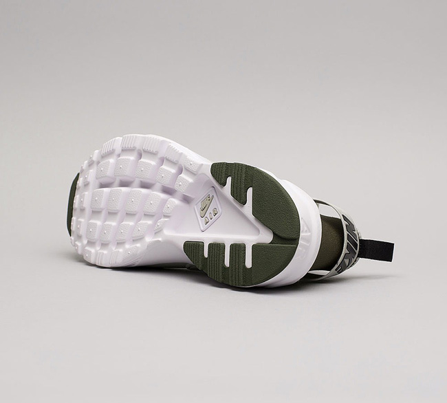 Nike Air Huarache Run Ultra Trainer | Pale Grey / Khaki / White