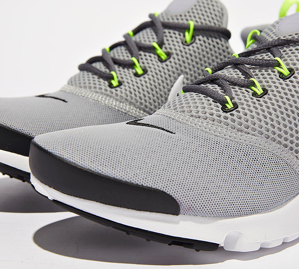 Nike Junior Presto Fly Trainer | Wolf Grey / White